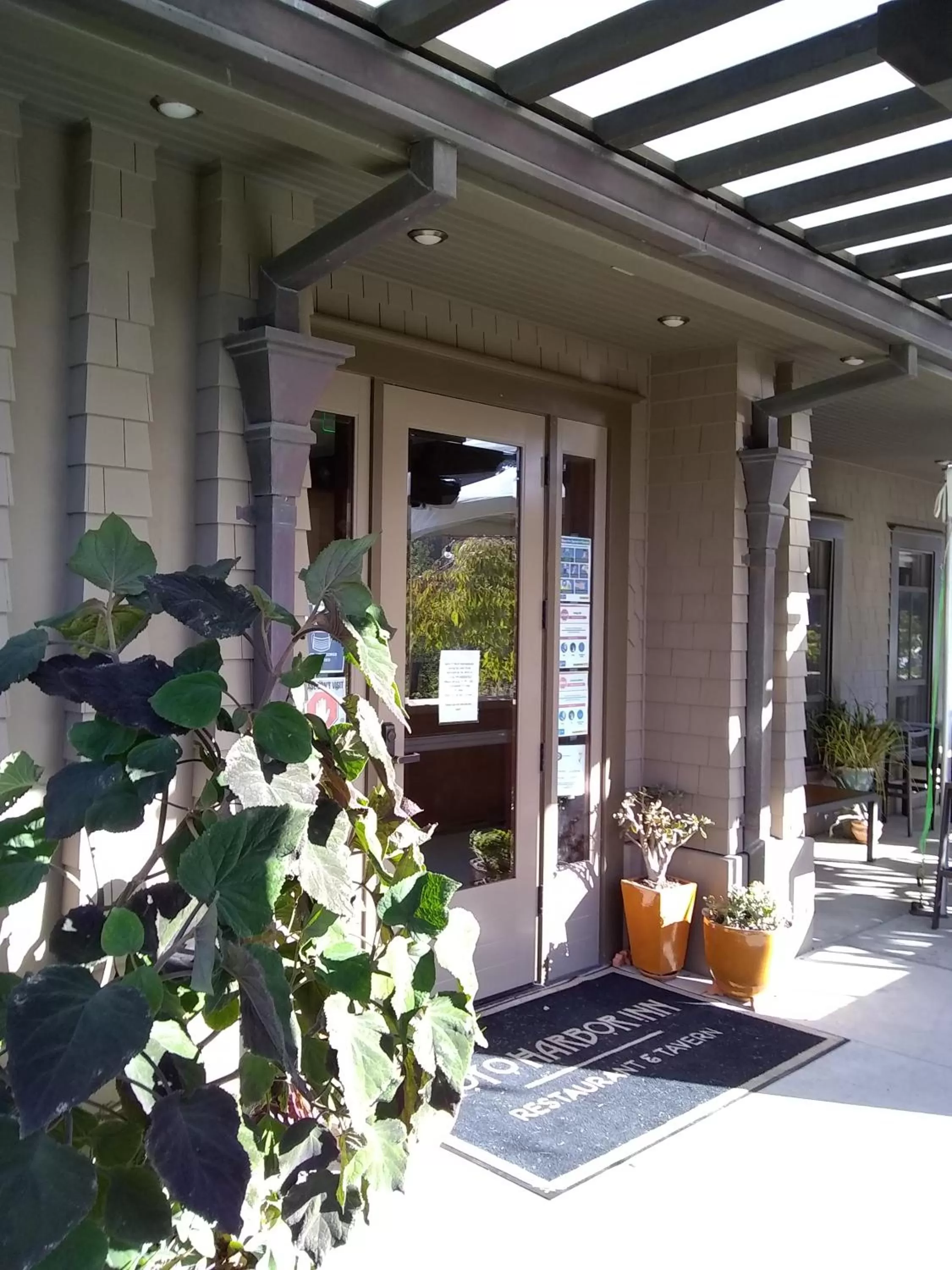 Facade/entrance in Noyo Harbor Inn