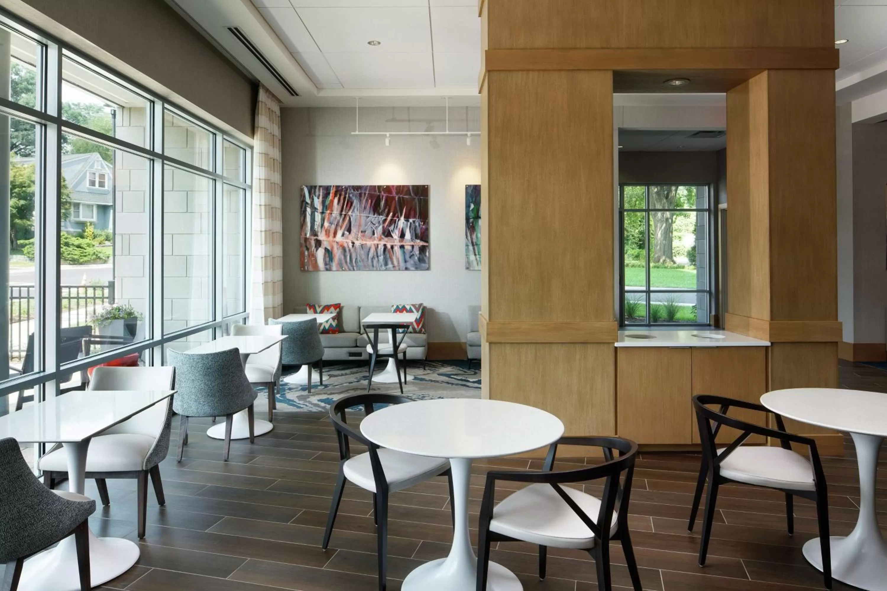 Breakfast in Hampton Inn & Suites Teaneck/Glenpointe