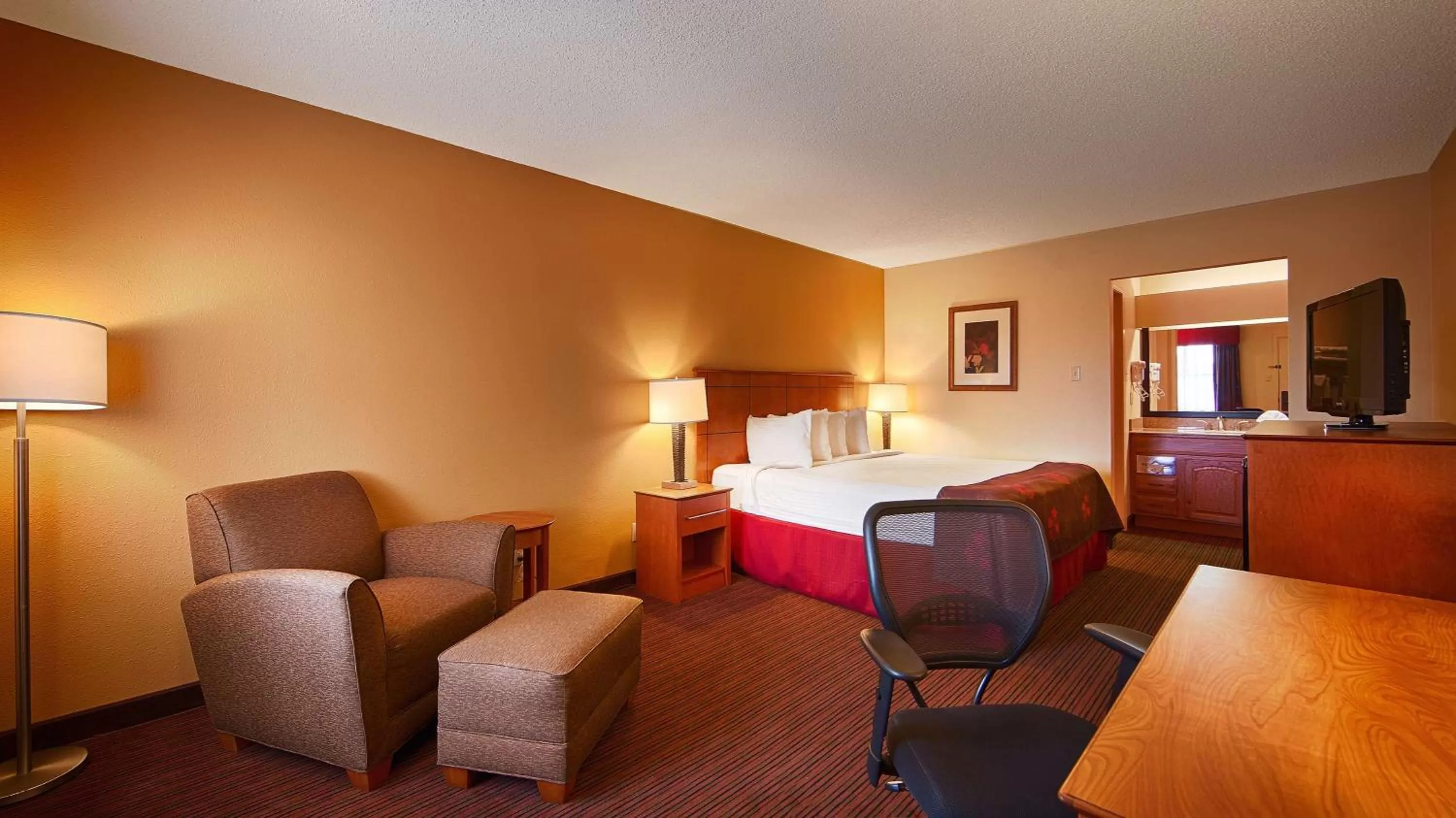 King Room with Bathtub - Disability Access/Non-Smoking in Best Western Inn Russellville