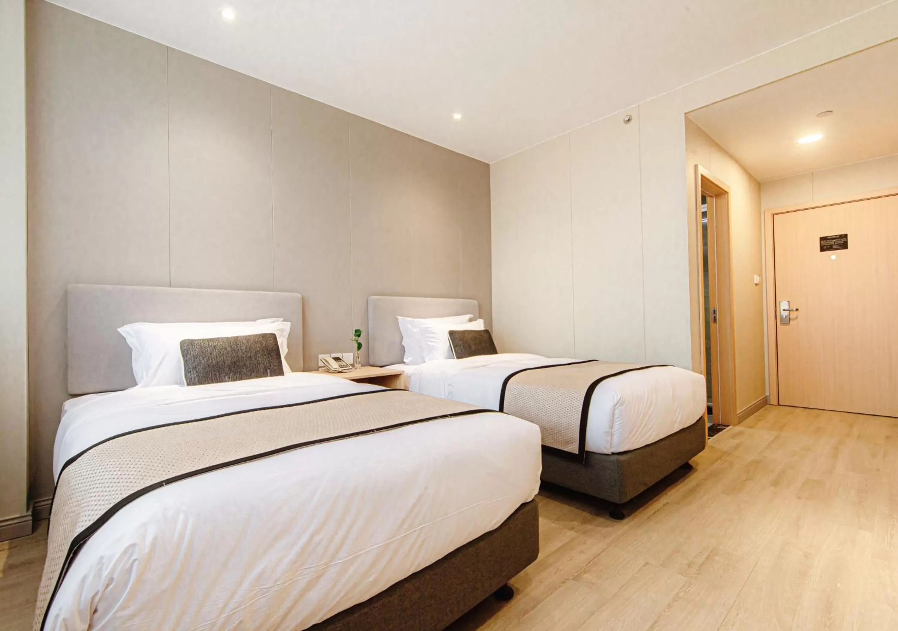 Bed in Shanghai JOYFUL YARD Hotel-Free shuttle bus to Pudong Airport and Disneyland