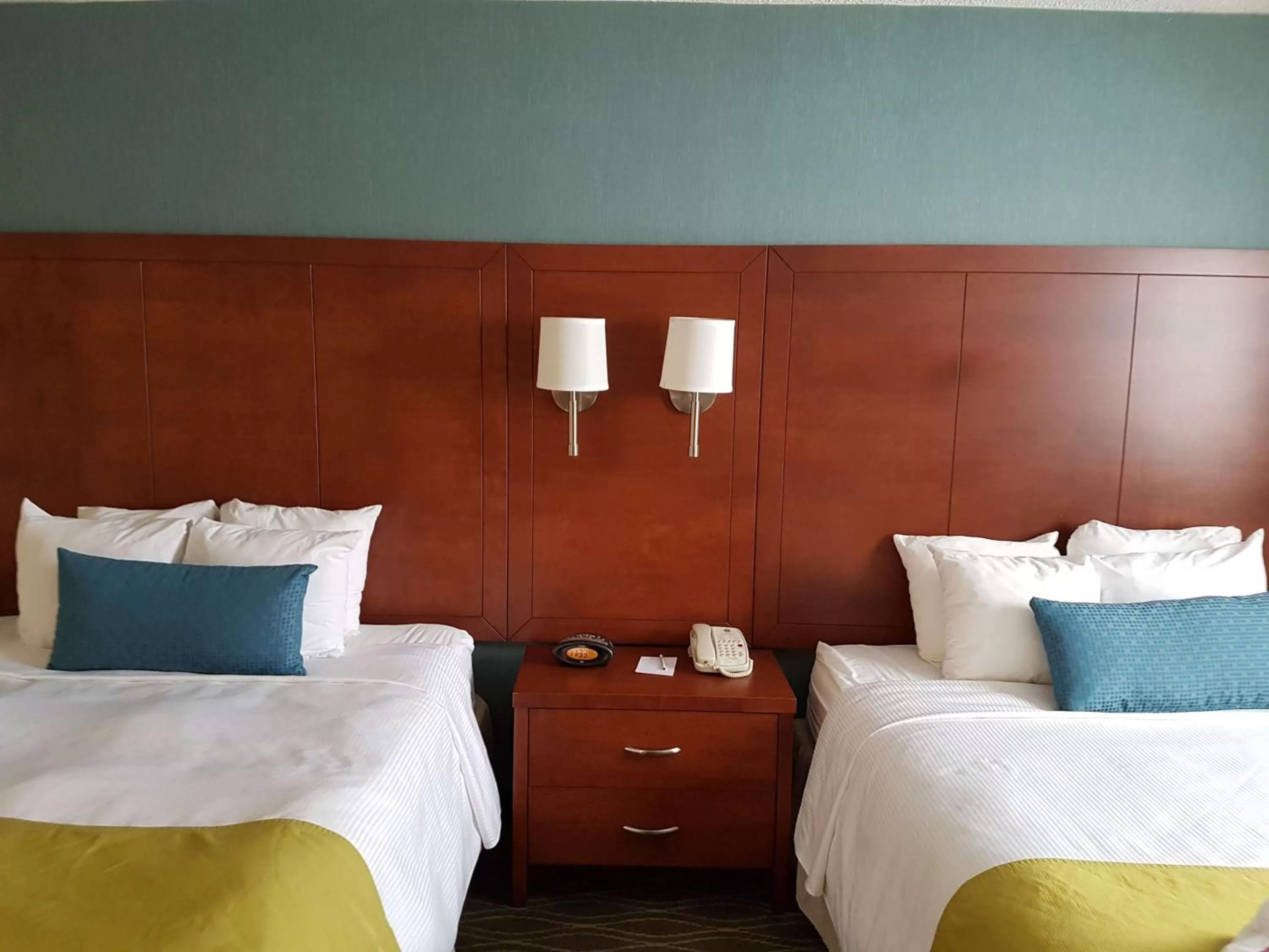 Photo of the whole room, Bed in Best Western Plus Durham Hotel & Conference Centre