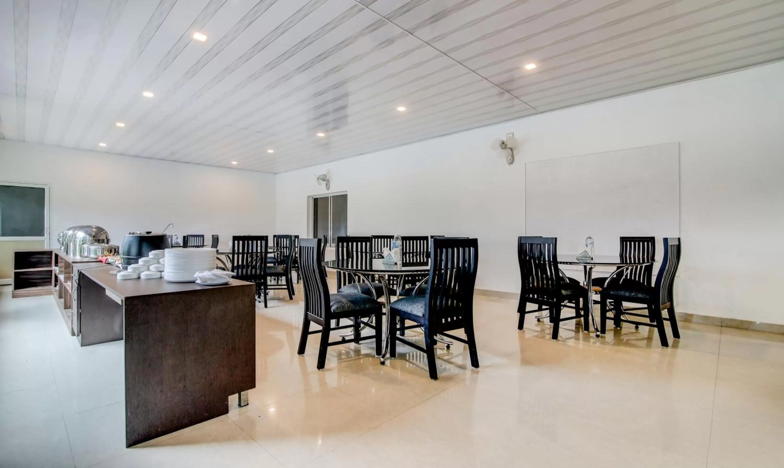 Restaurant/places to eat in Misty Garden Resort and SPA