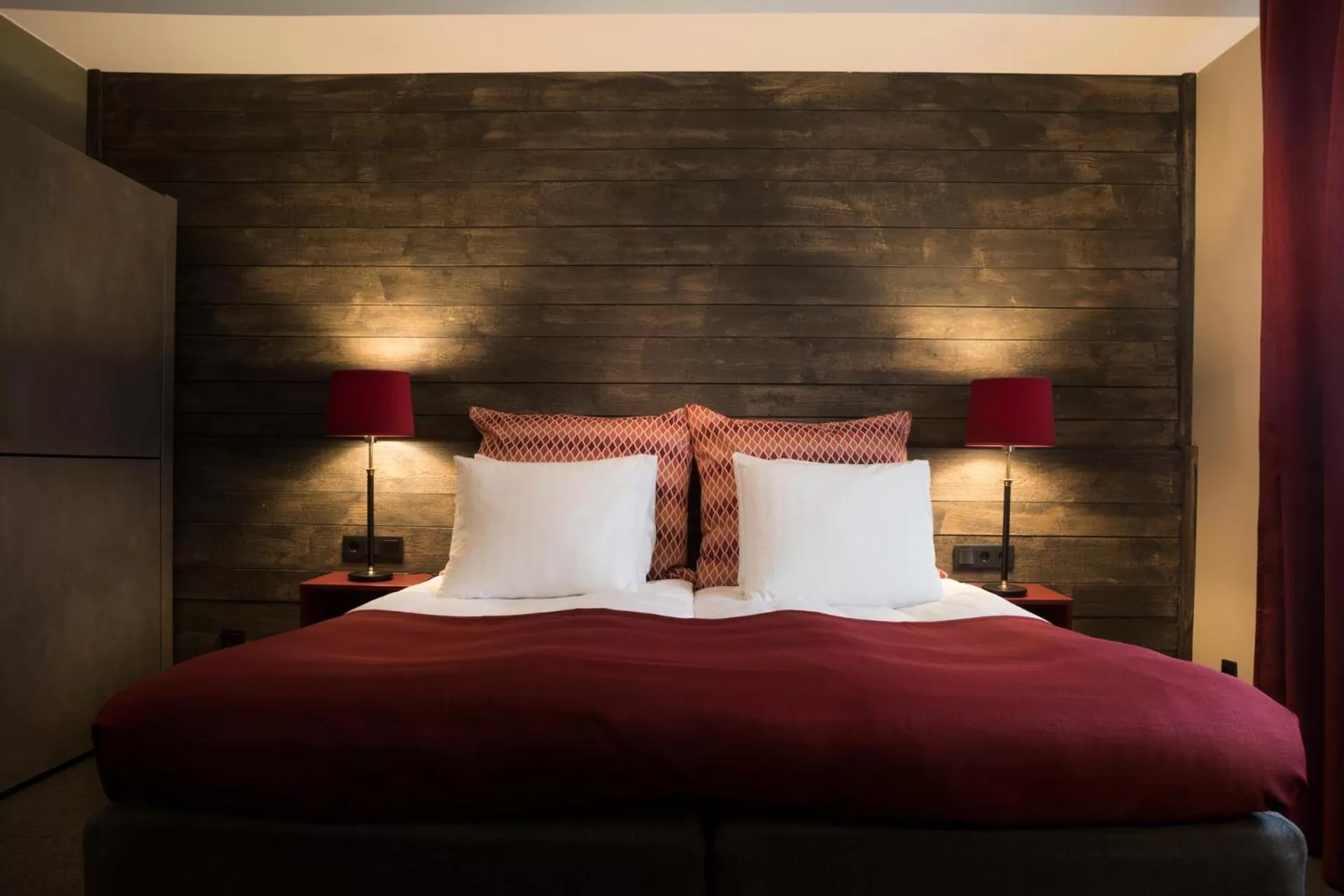 Shower, Bed in Hotell Nordic