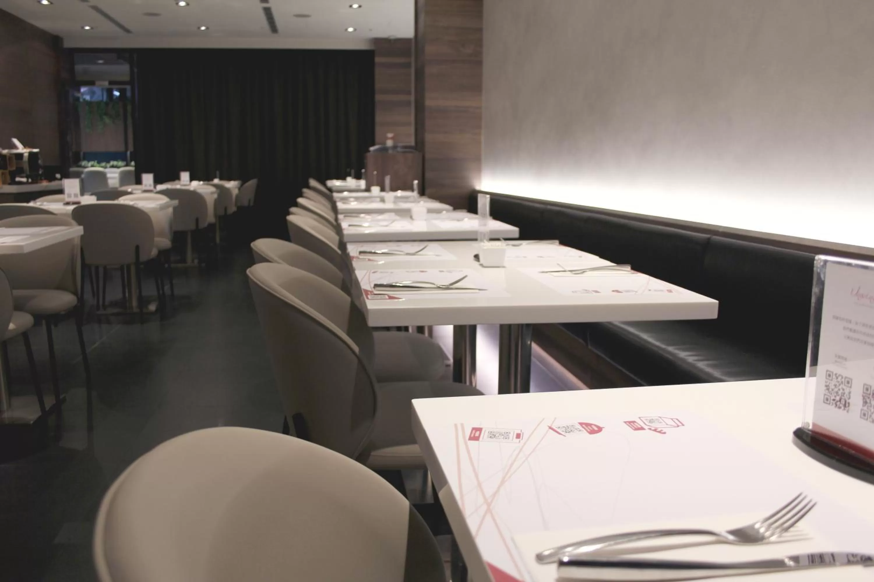 Restaurant/places to eat in WESTGATE Hotel