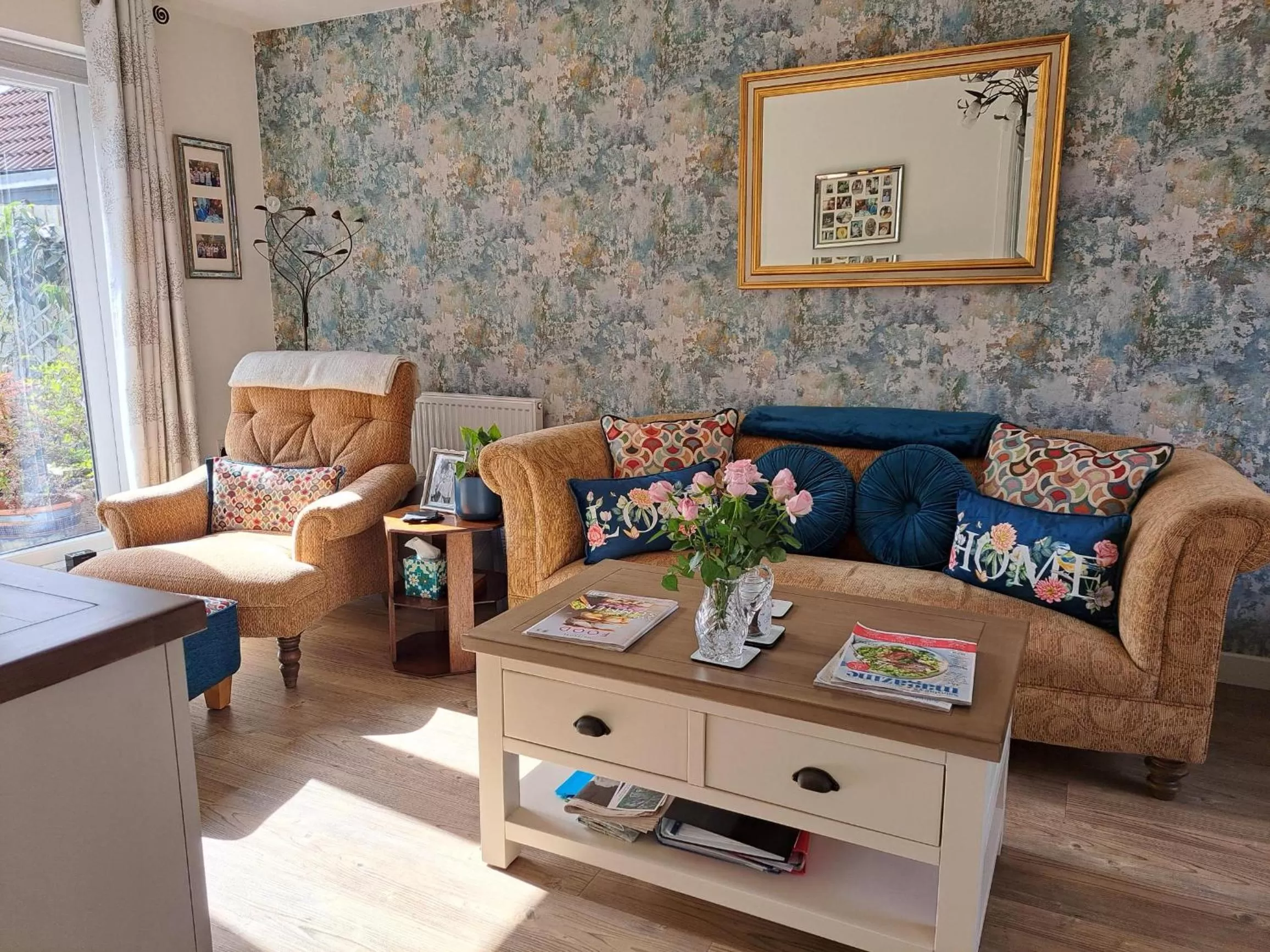 Communal lounge/ TV room, Seating Area in Barbarella's place