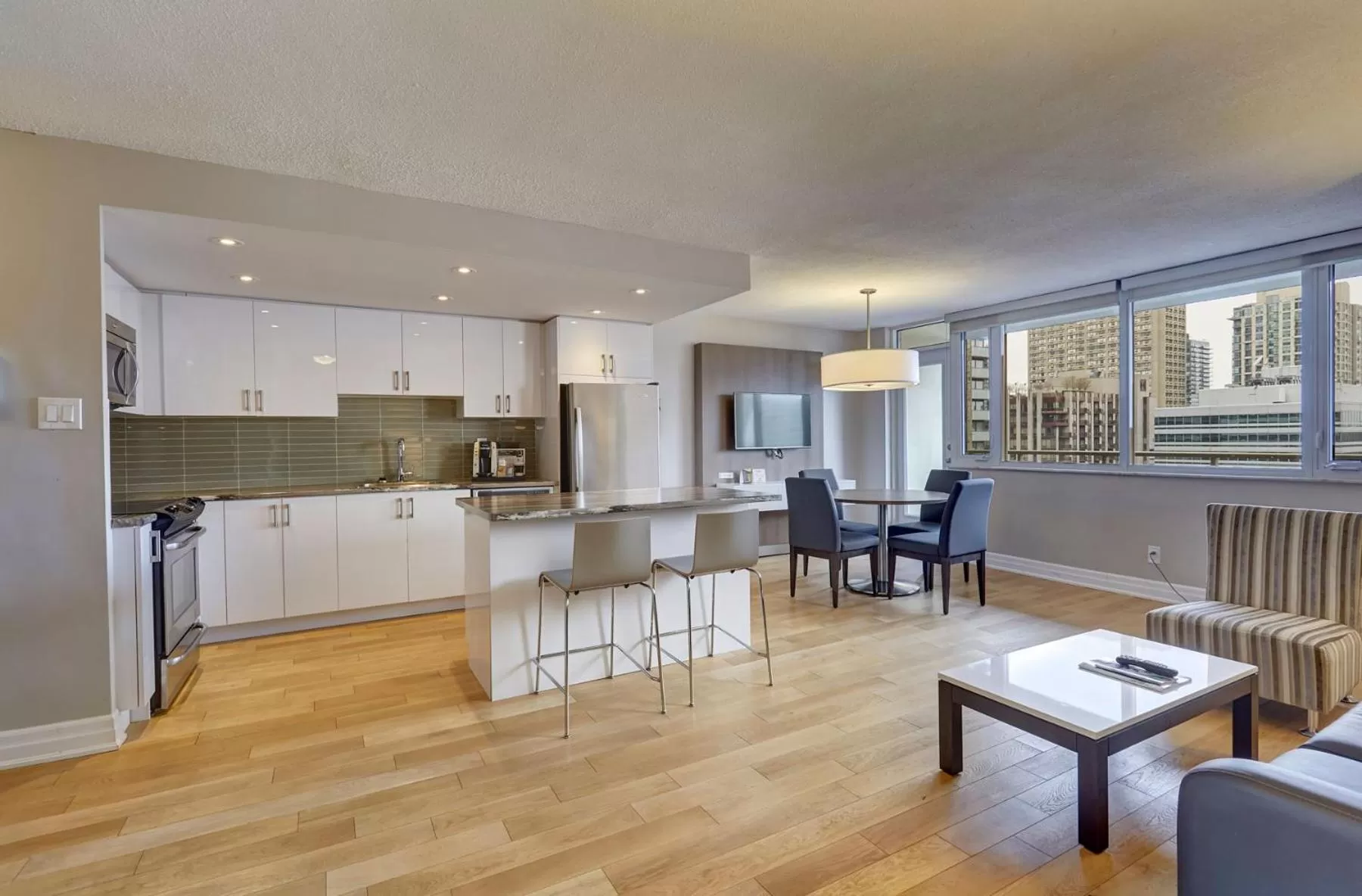 Kitchen or kitchenette in Town Inn Suites Hotel