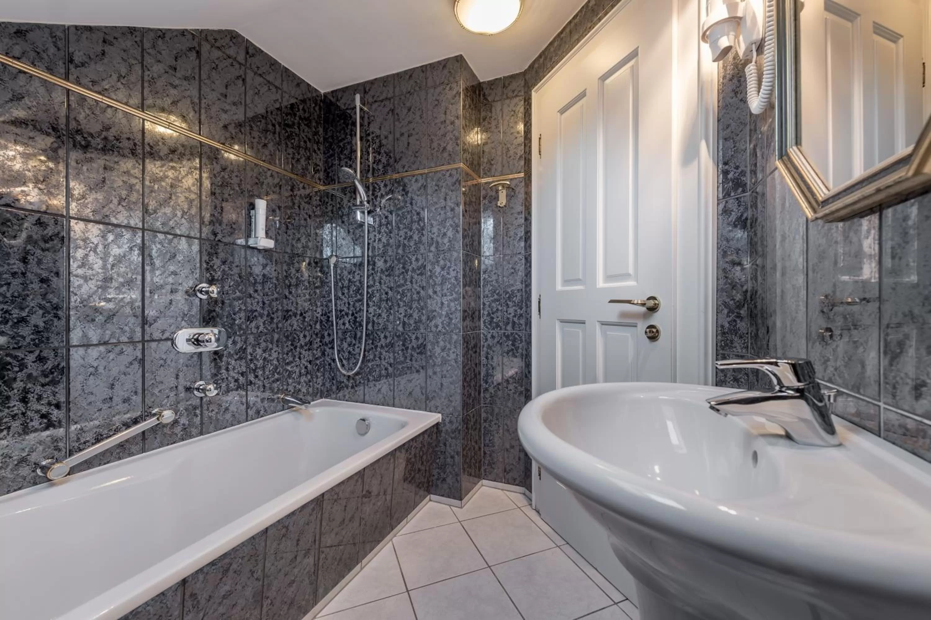 Bathroom in Altstadthotel Wolf-Dietrich