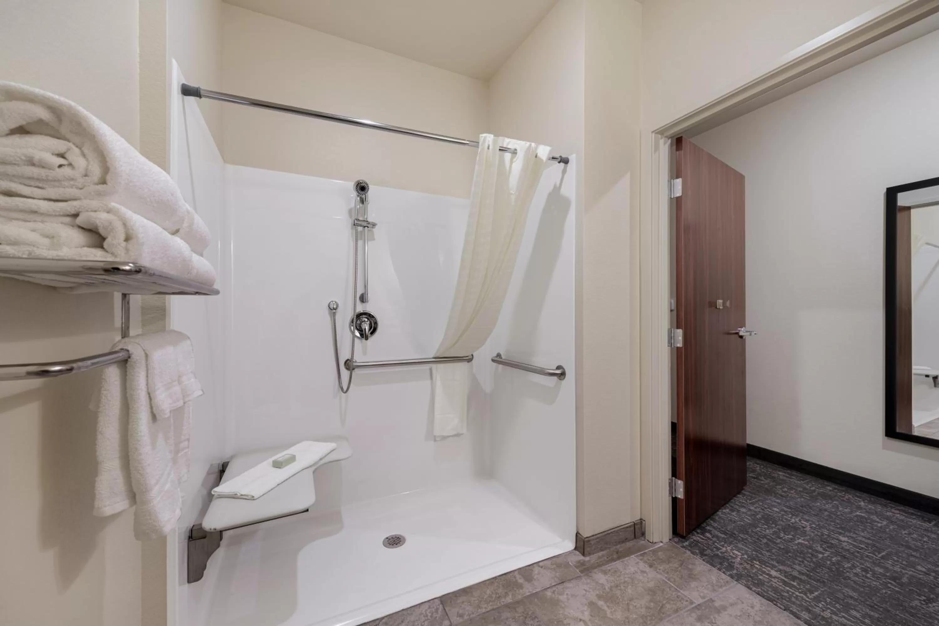Shower in Cobblestone Inn & Suites - Brookville