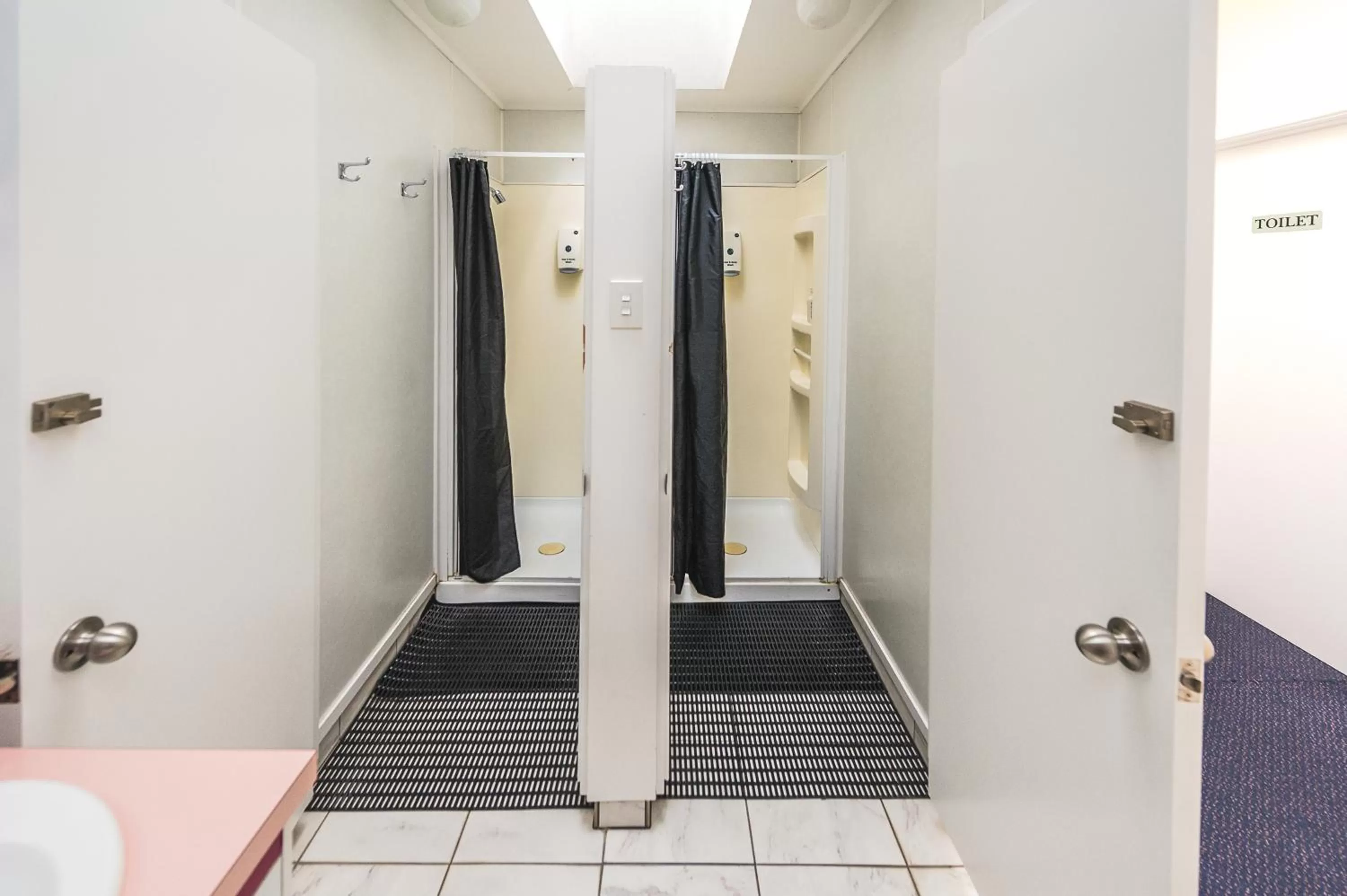 Bathroom in Anndion Motel