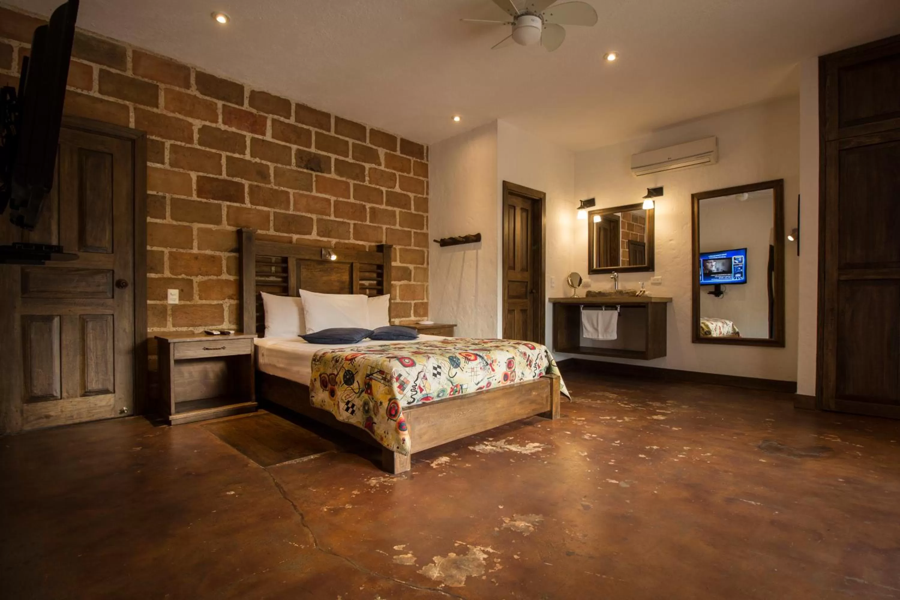 Photo of the whole room, Bed in Casa Del Reloj