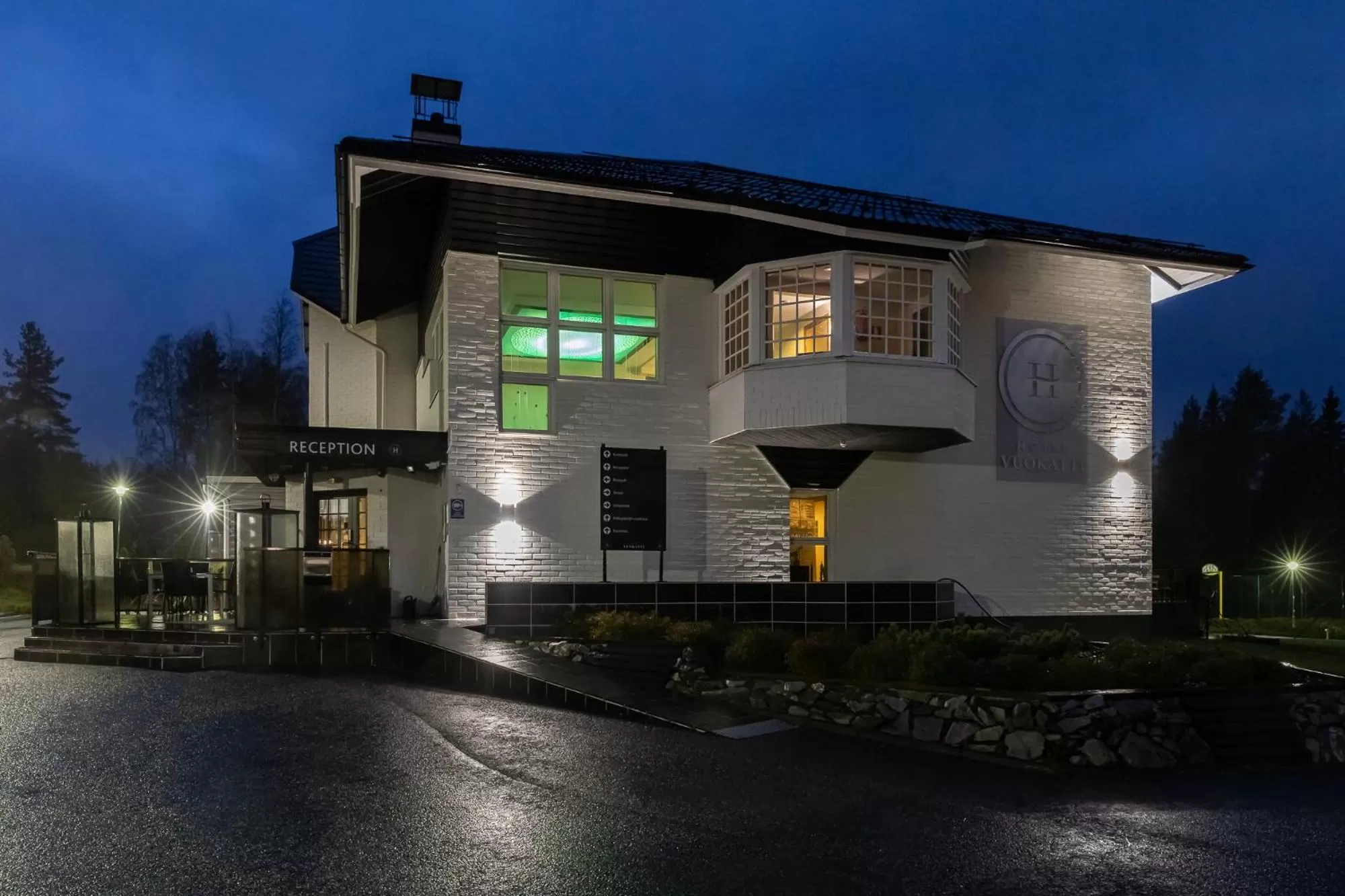 Facade/entrance in Hotel Aateli Lakeside