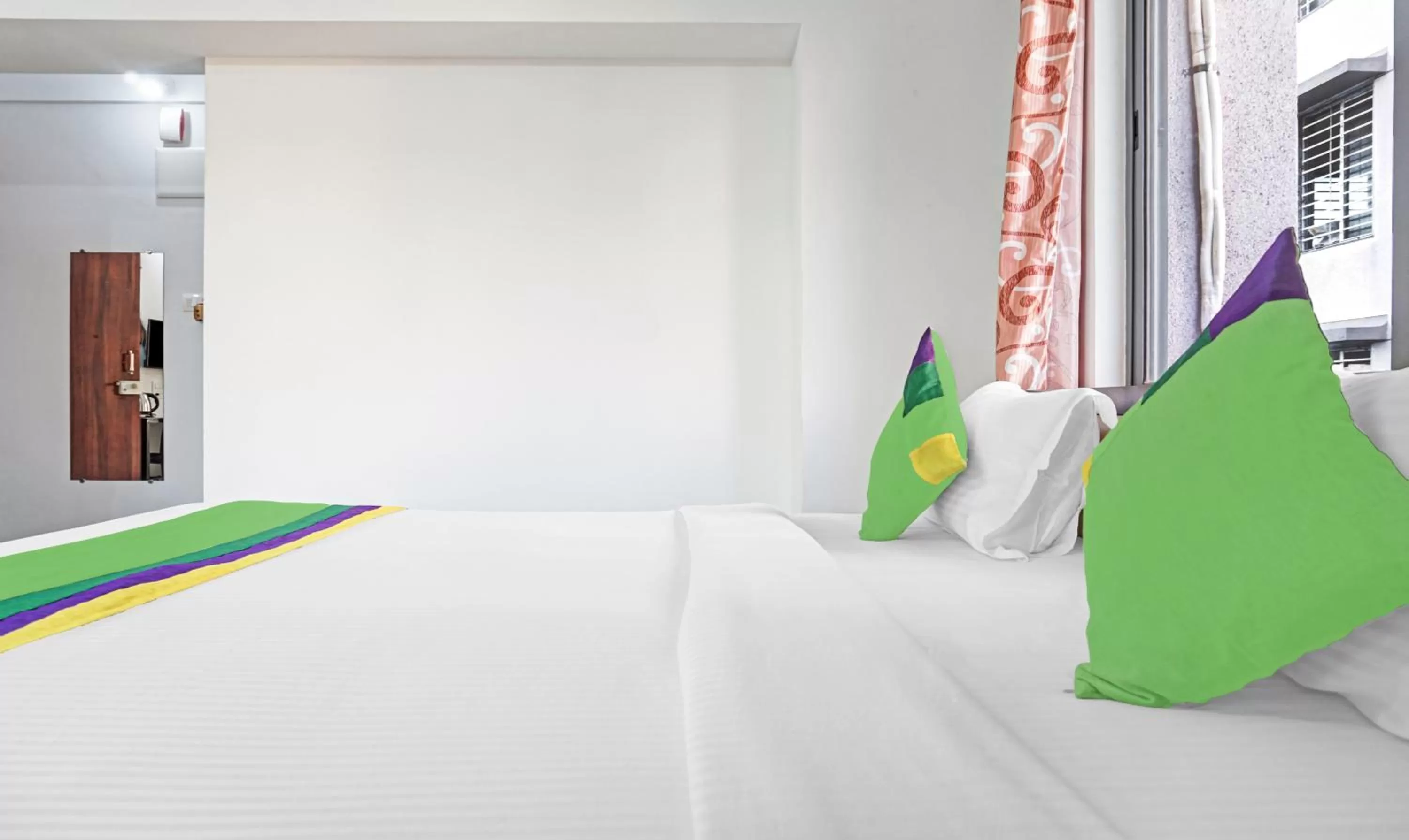 Bedroom, Bed in Treebo Atithi Corporate Stay Baner IT Hub