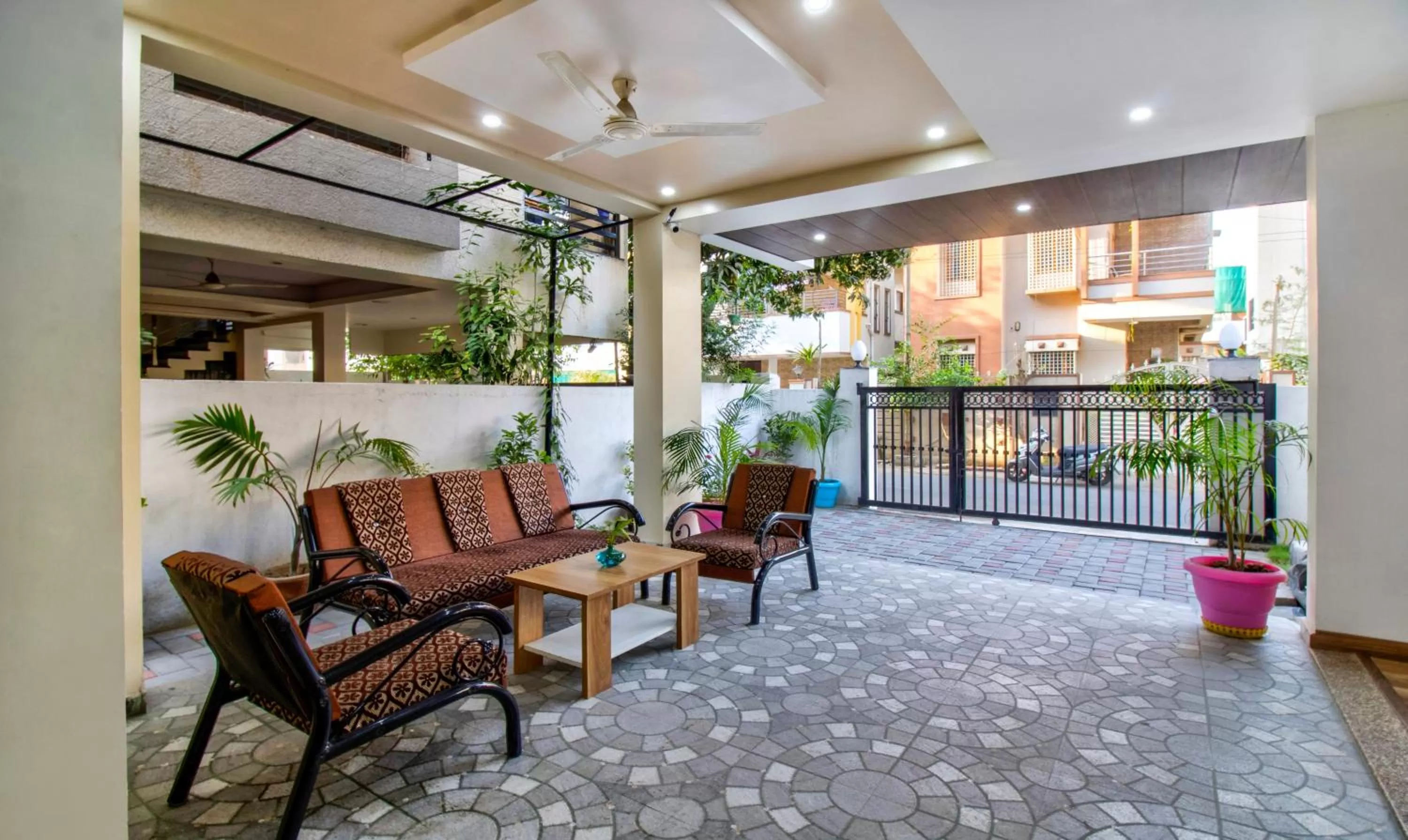 Seating area in Itsy Hotels Shri Guru Service Apartment