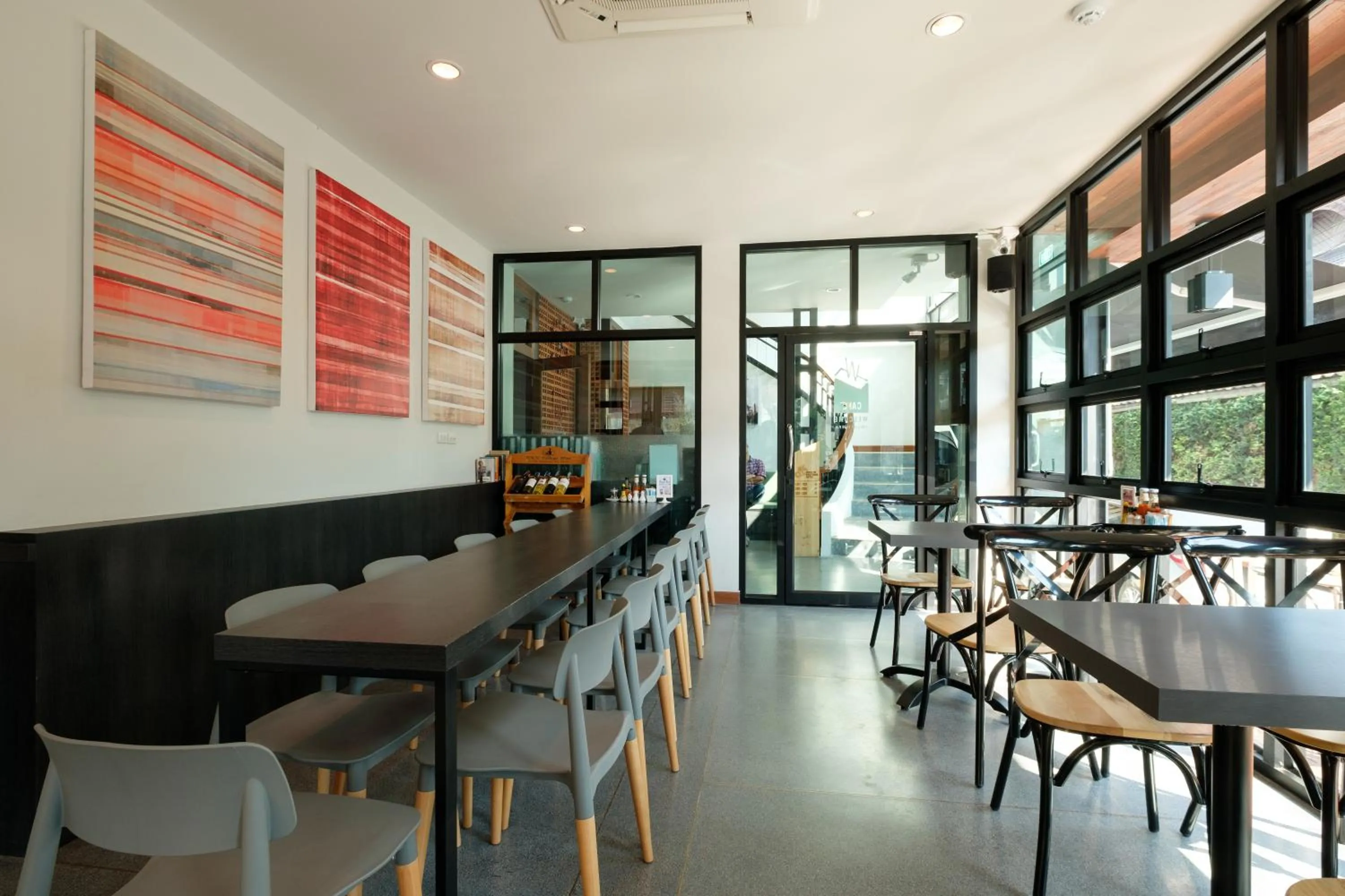 Restaurant/places to eat in Wealth Boutique Hotel Chiang Mai