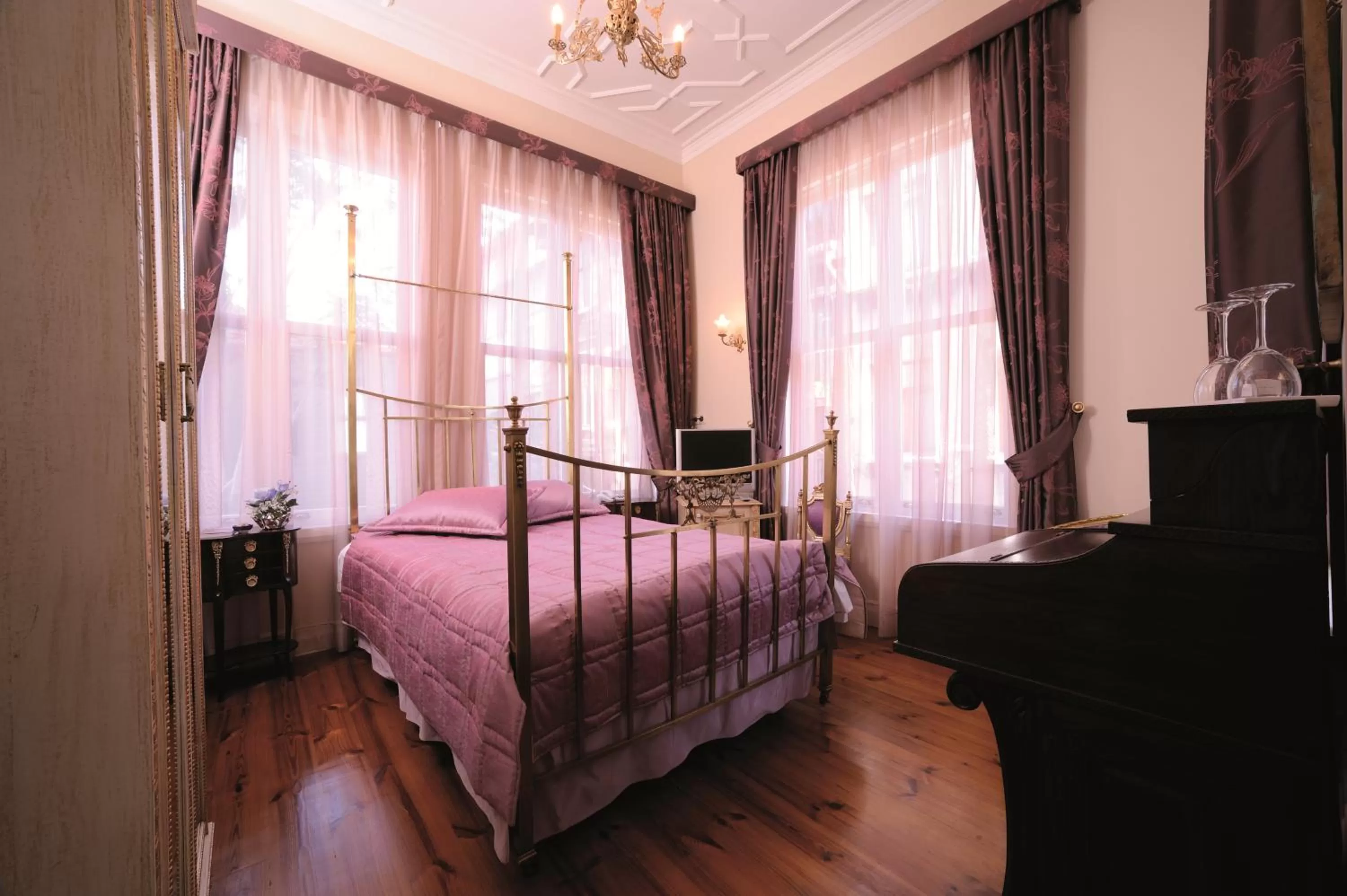 Photo of the whole room in Erten Konak