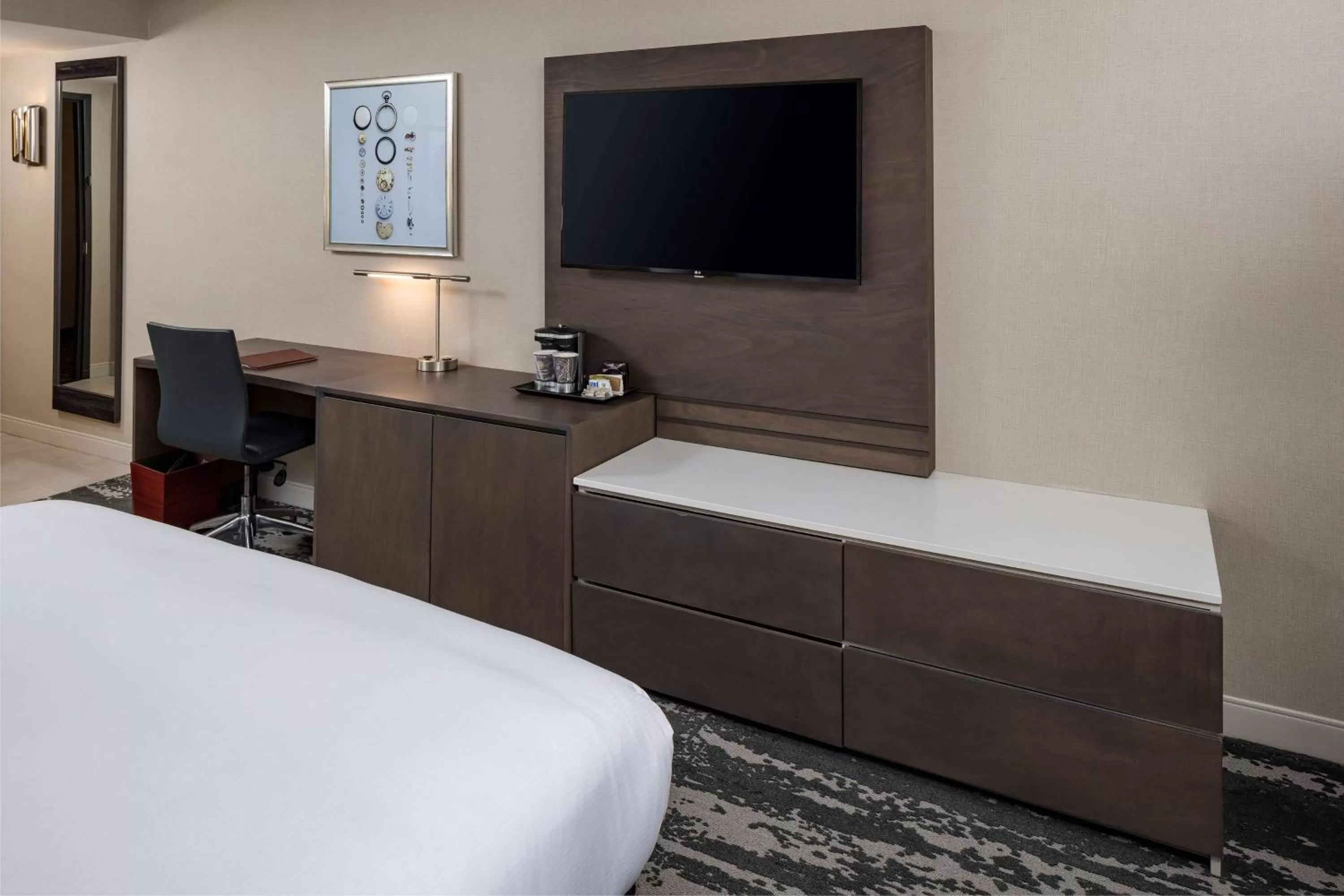 Bedroom, Bed in DoubleTree by Hilton Boston Logan Airport Chelsea