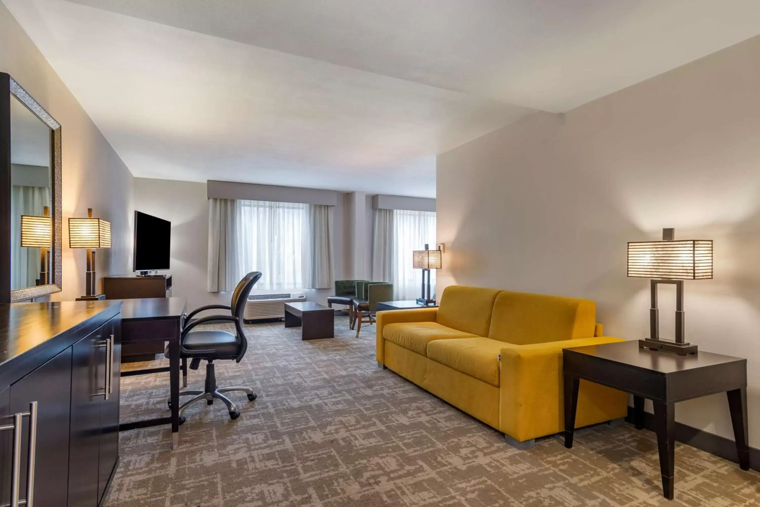 King Suite with Sofa Bed in Best Western Plus Dalton Inn King Suite with Sofa Bed in Best Western Plus Dalton Inn