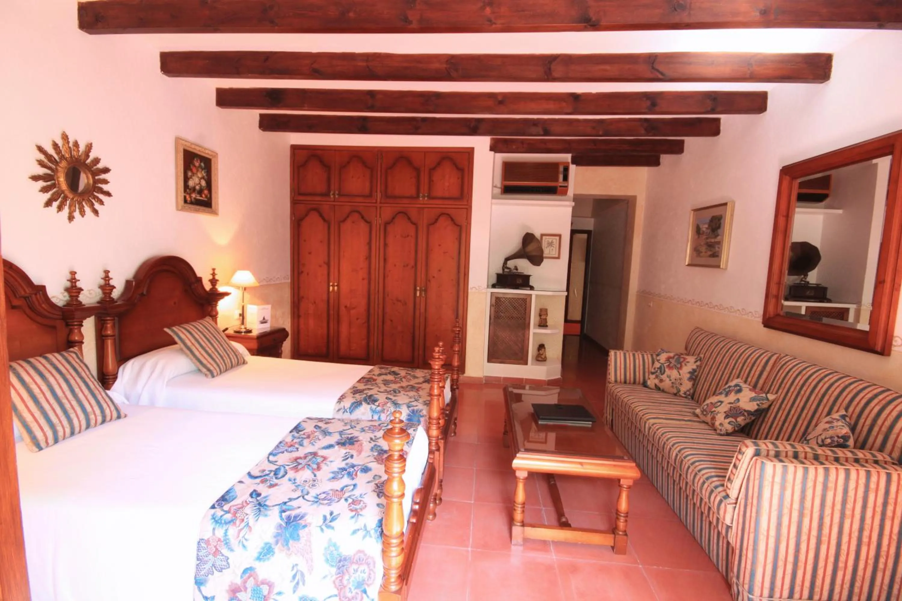 Photo of the whole room in Petit Hotel Ses Rotges - Only Adults