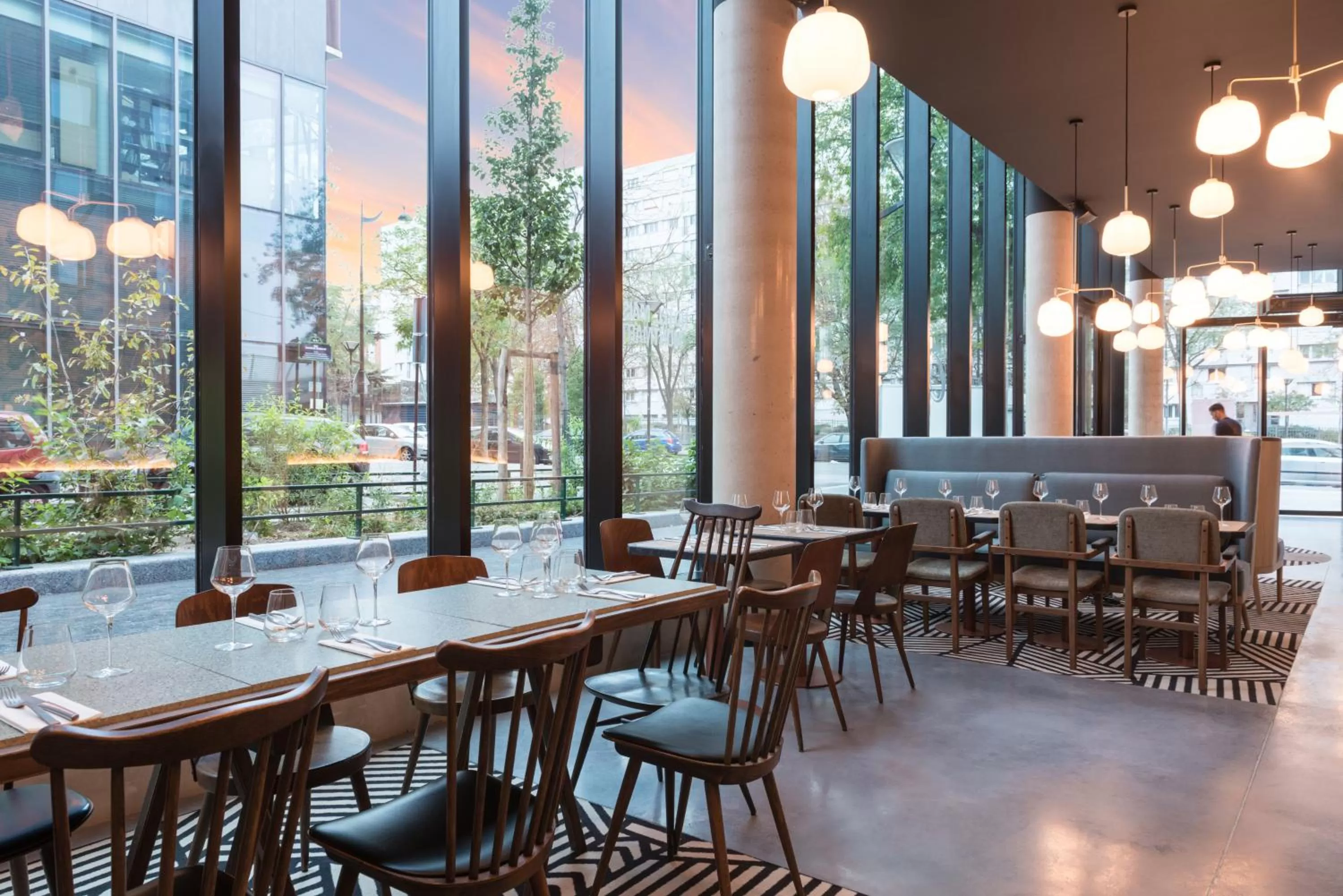 Restaurant/places to eat in The Originals Boutique, Hôtel Maison Montmartre Paris Les Puces