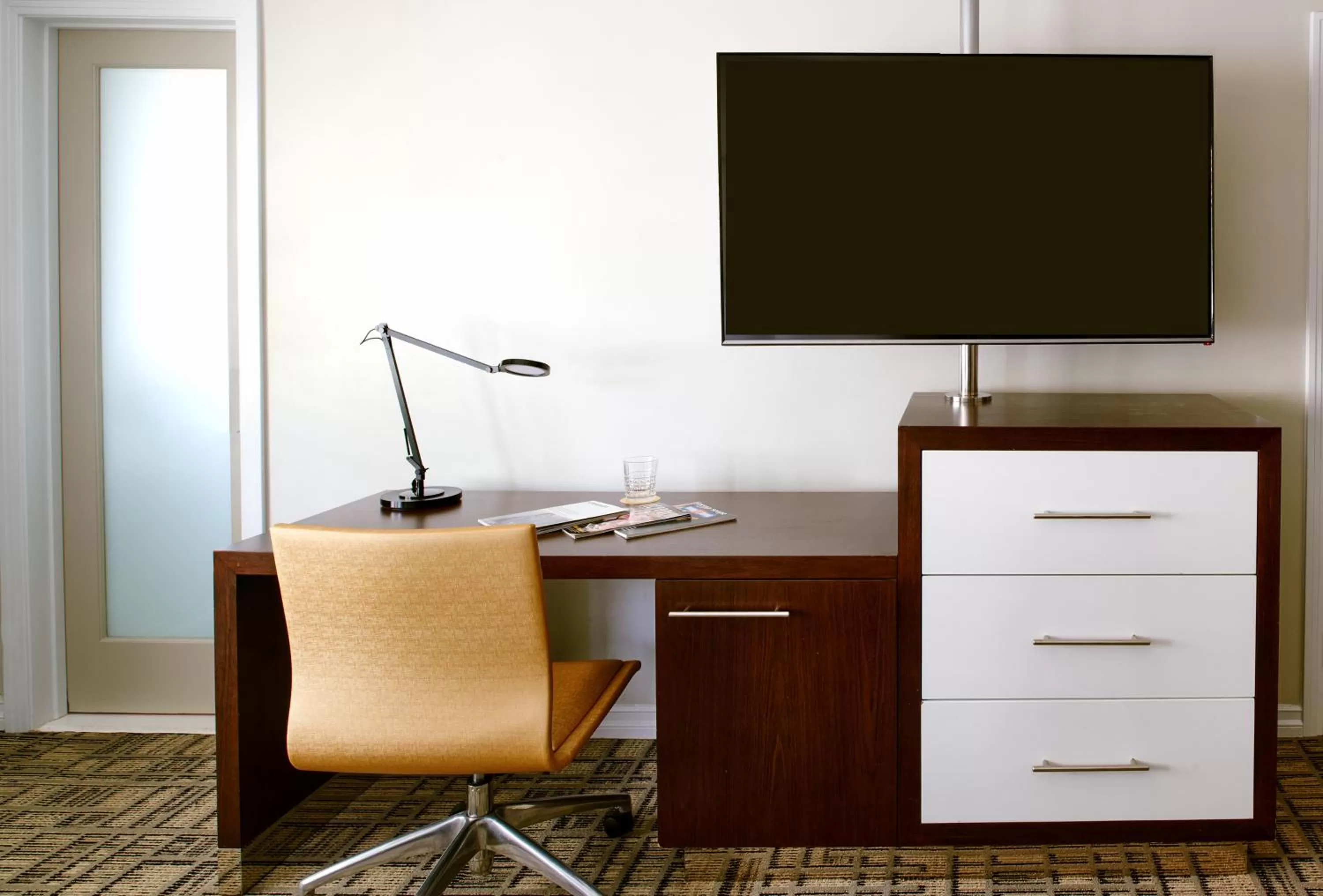 TV and multimedia in Hotel Ziggy On Sunset