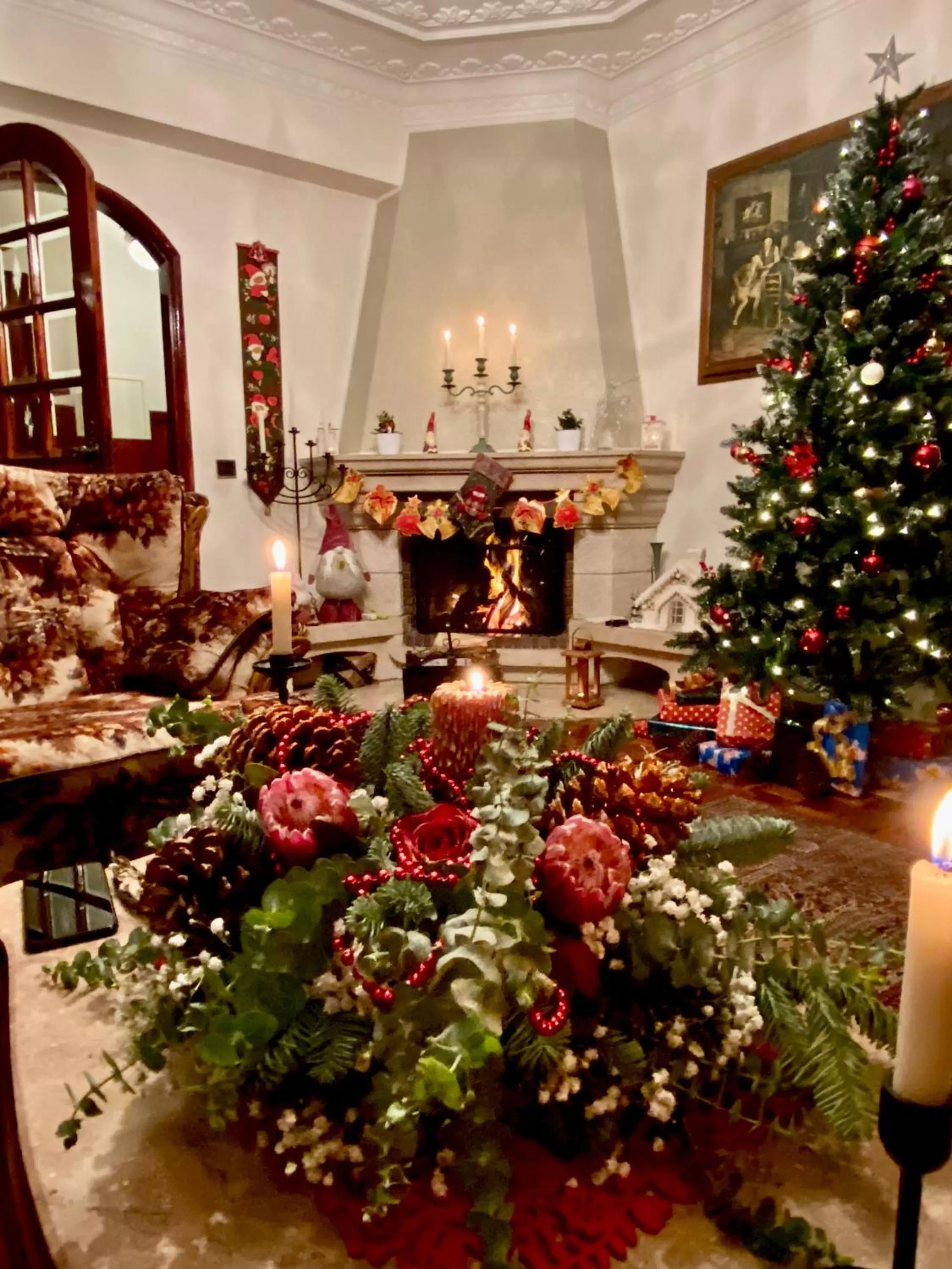 Communal lounge/ TV room in Spray B&B Sitio in Nazare Mini bar, European style