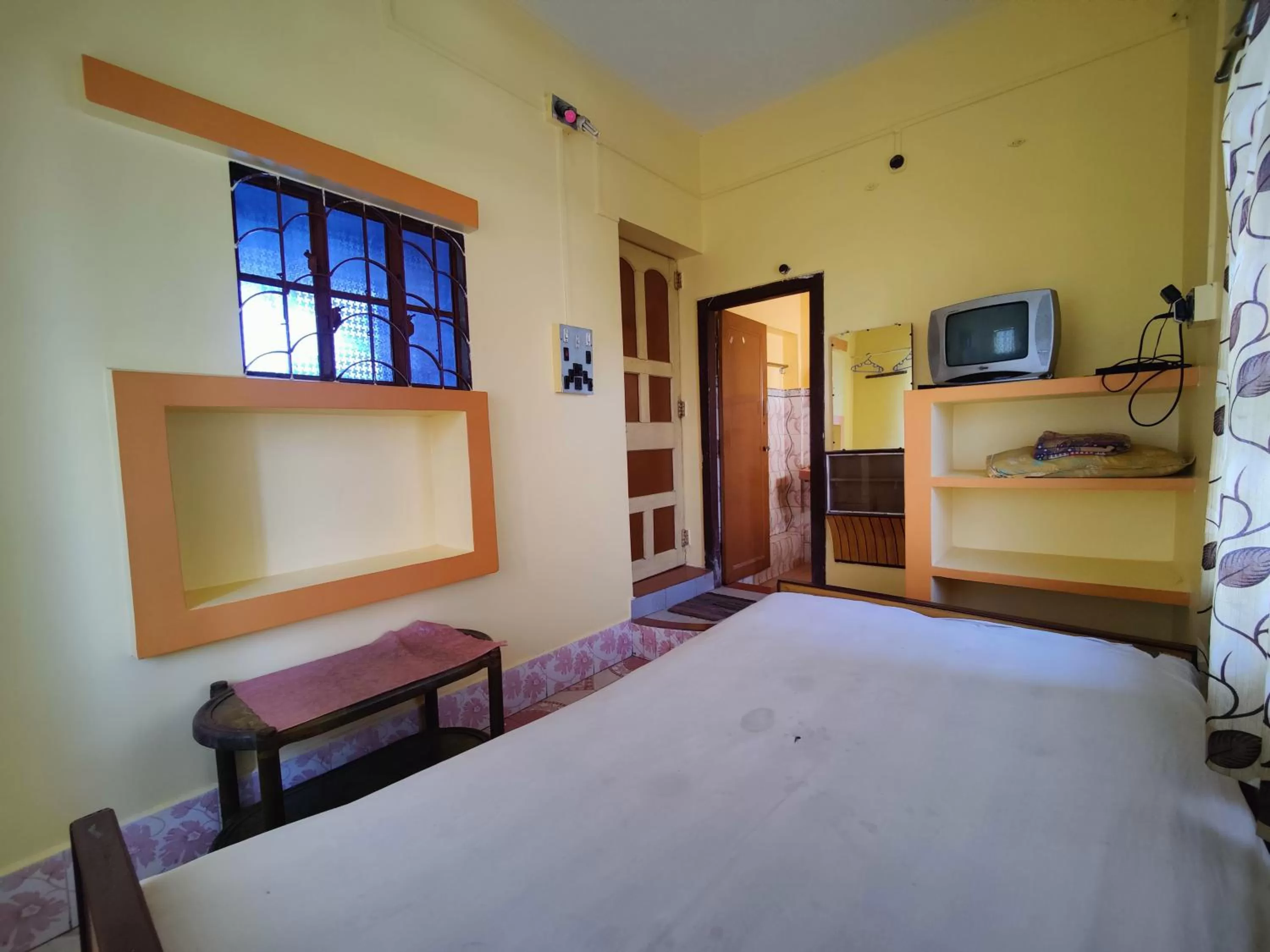 Bed in Monalisa Lodge