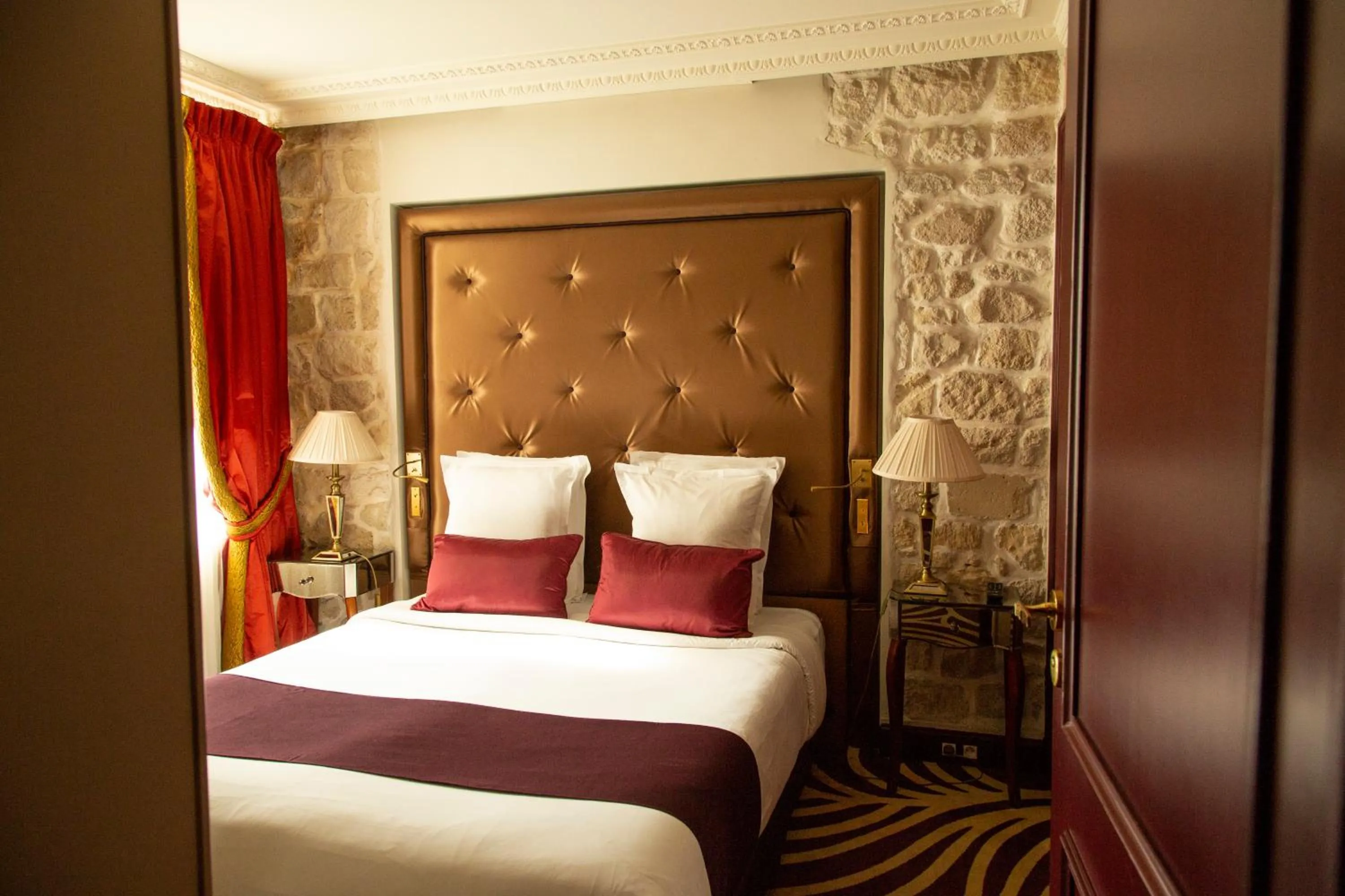 Photo of the whole room, Bed in Hotel Du Beaumont