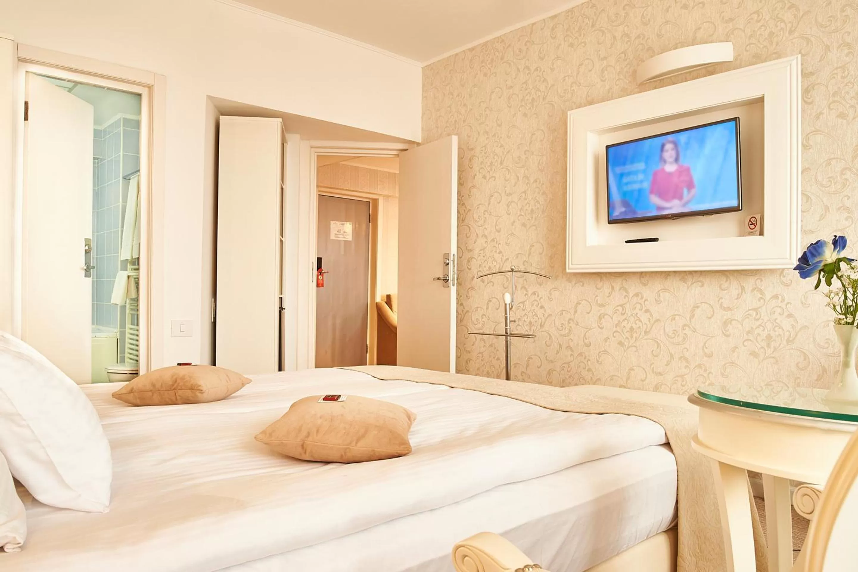 Bedroom, Bed in Continental Forum Oradea