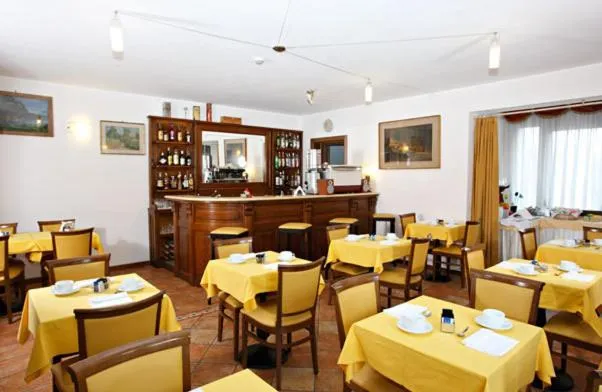 Restaurant/places to eat in Hotel Gabarda