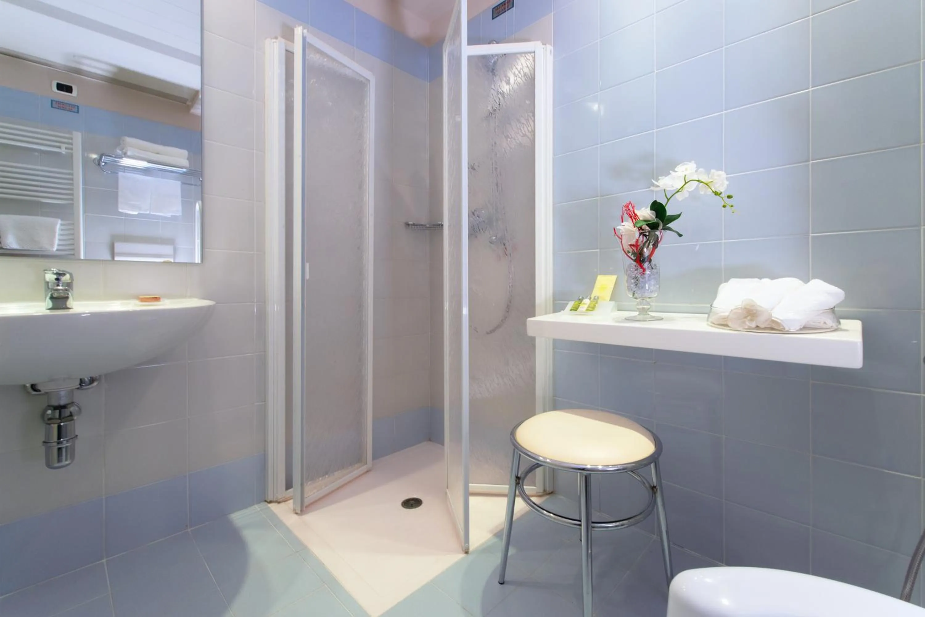 Bathroom in Zeus Essence Dolce by Wyndham Milan Malpensa
