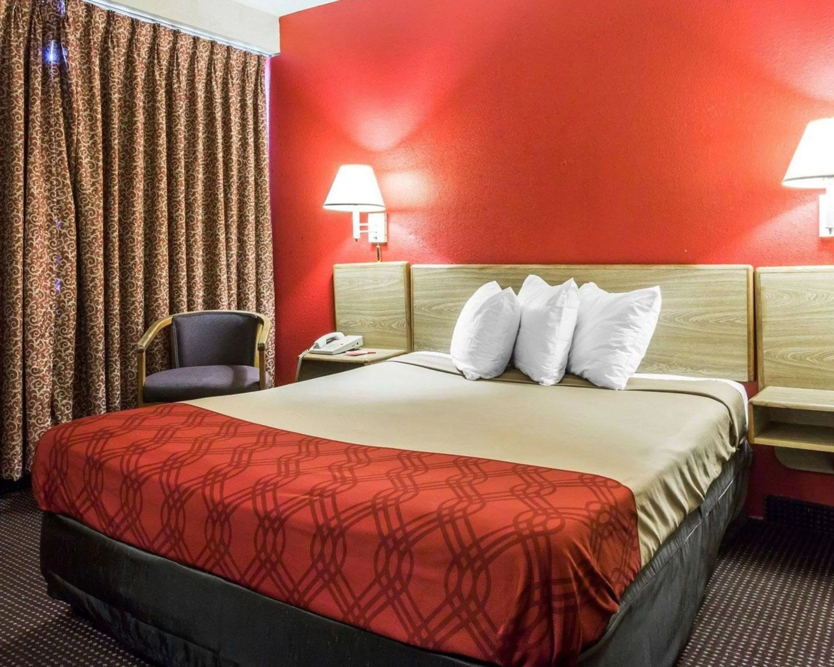 Photo of the whole room, Bed in Econo Lodge Atlanta College Park