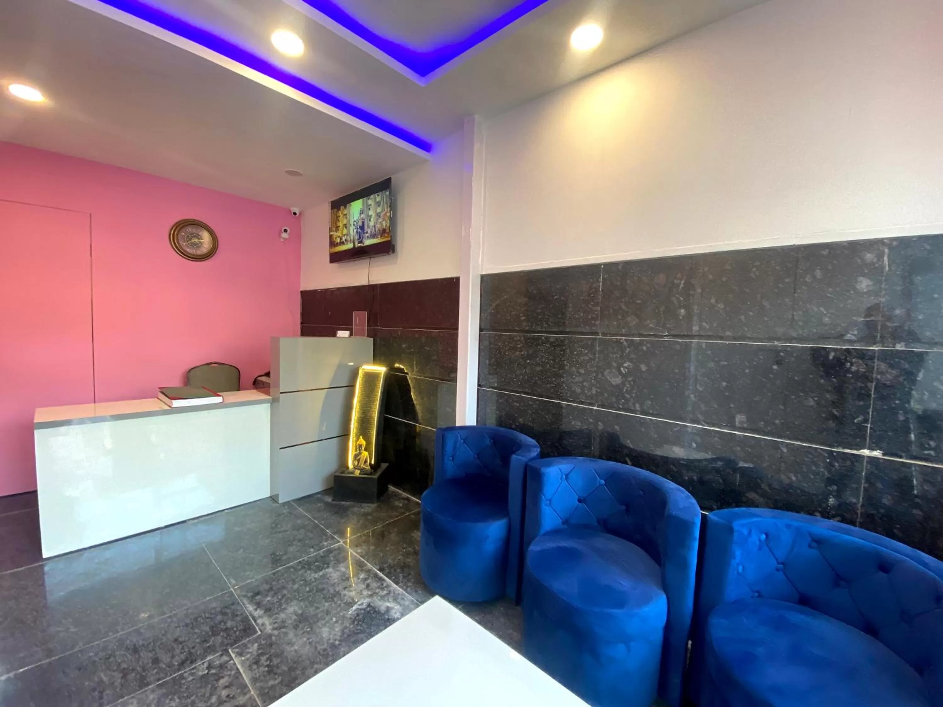 Seating Area in The Metro Stay By F9 Hotels-Near Sector 18 Metro Station Noida