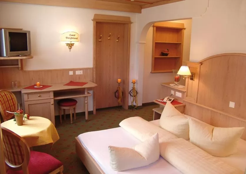 Bedroom, Bed in Hotel Bergkristall