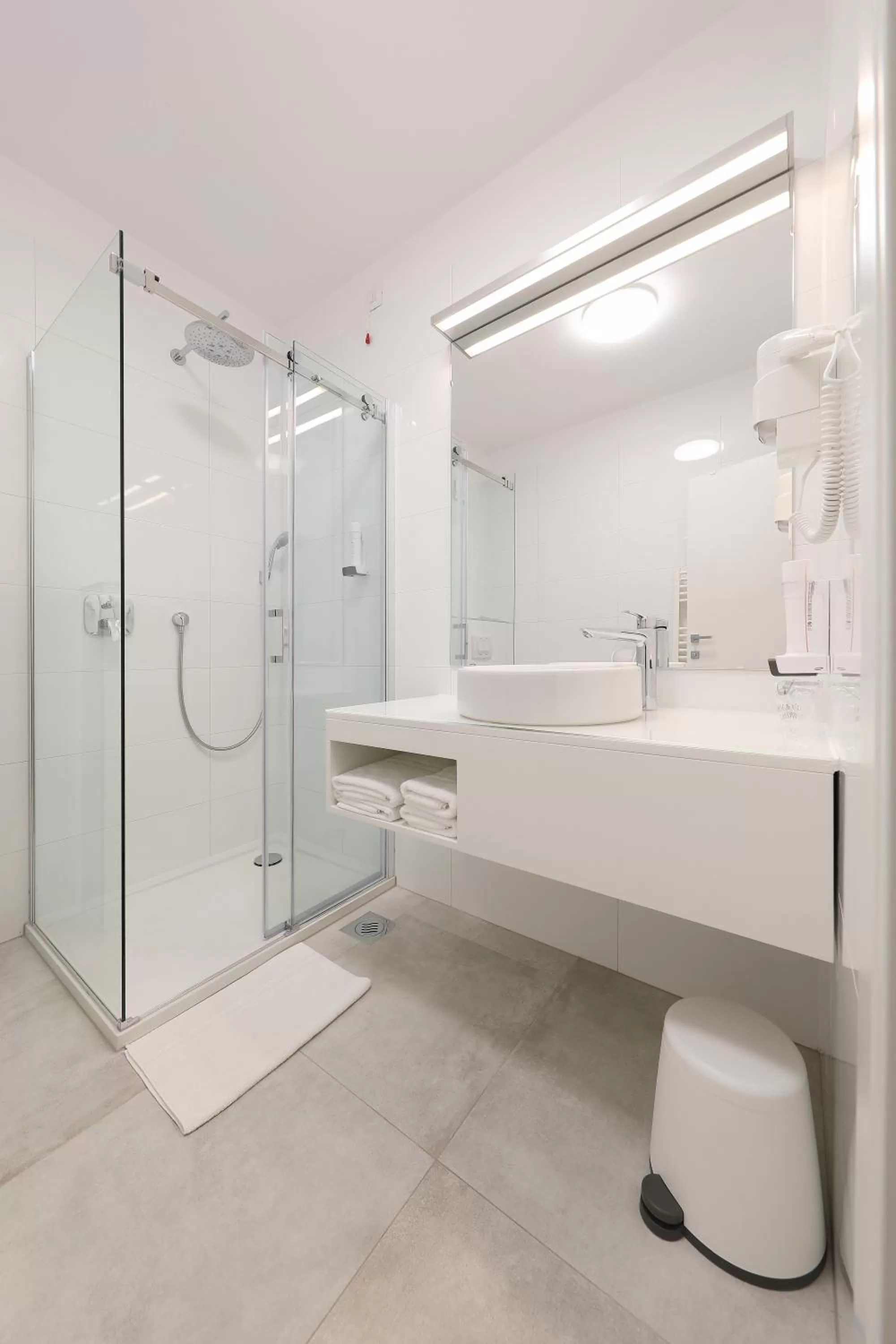 Shower in Hotel Mediteran