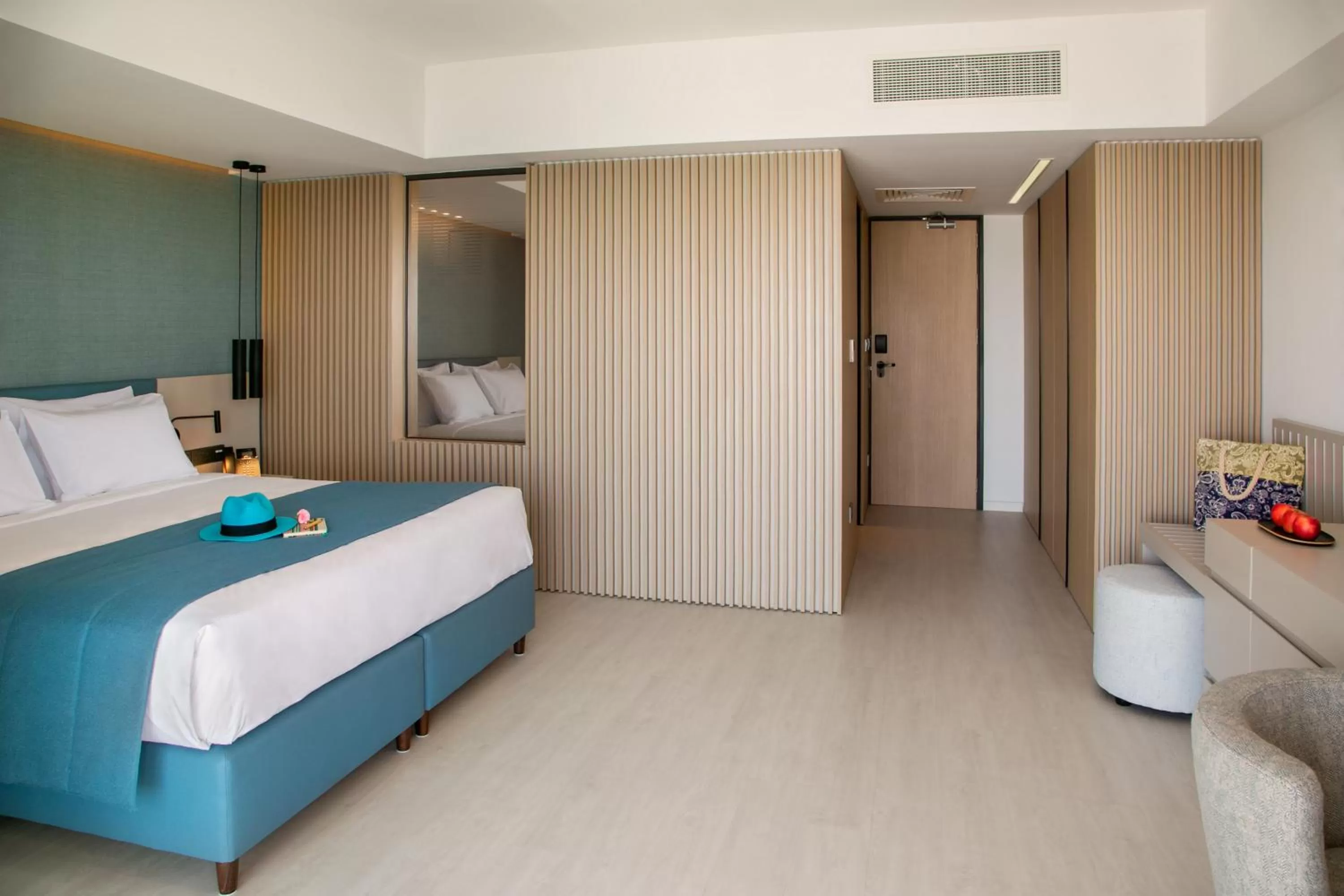 Bedroom, Bed in Mercure Larnaca Beach Resort