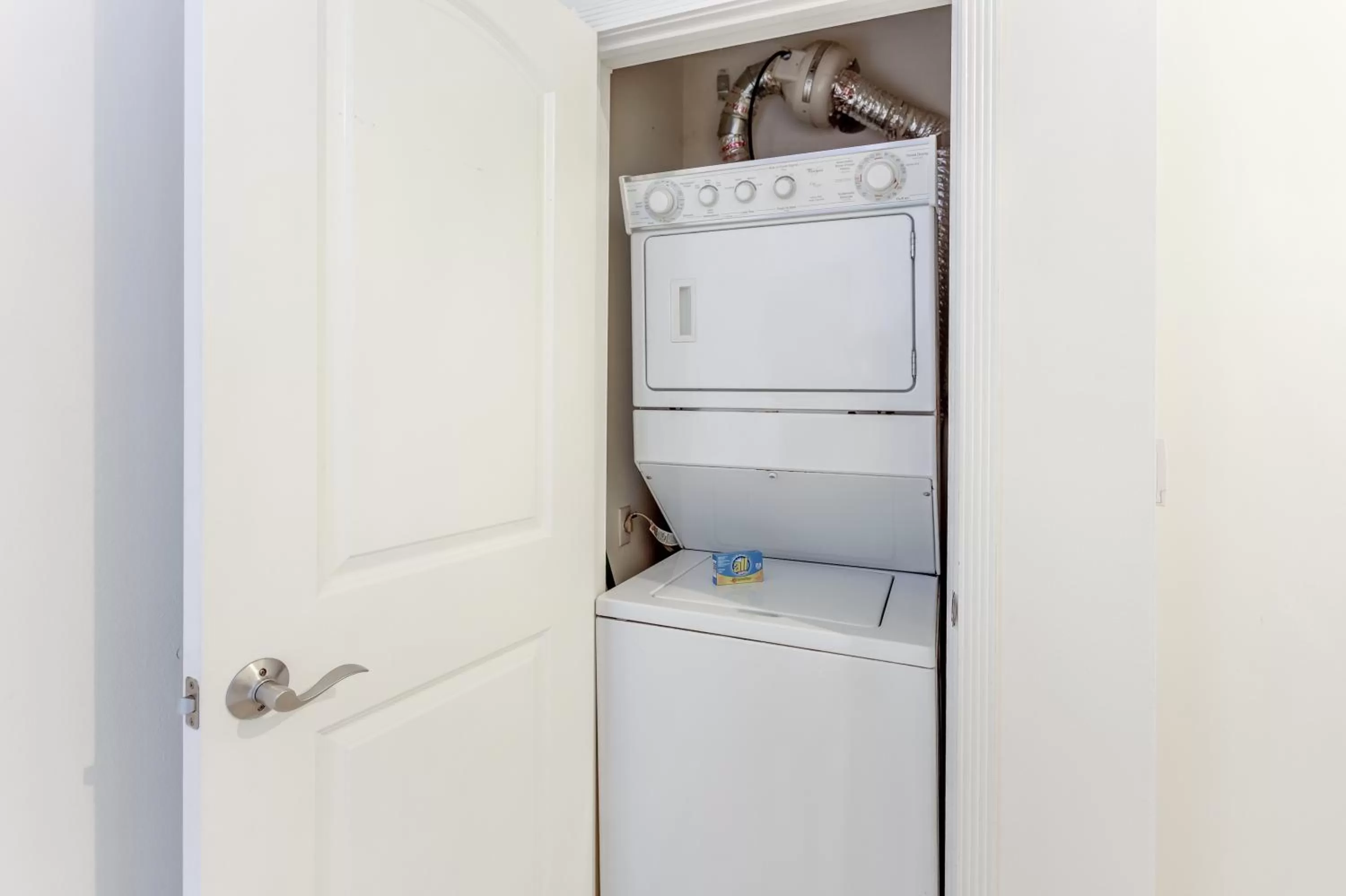 Area and facilities in Dadeland Towers by Miami Vacations