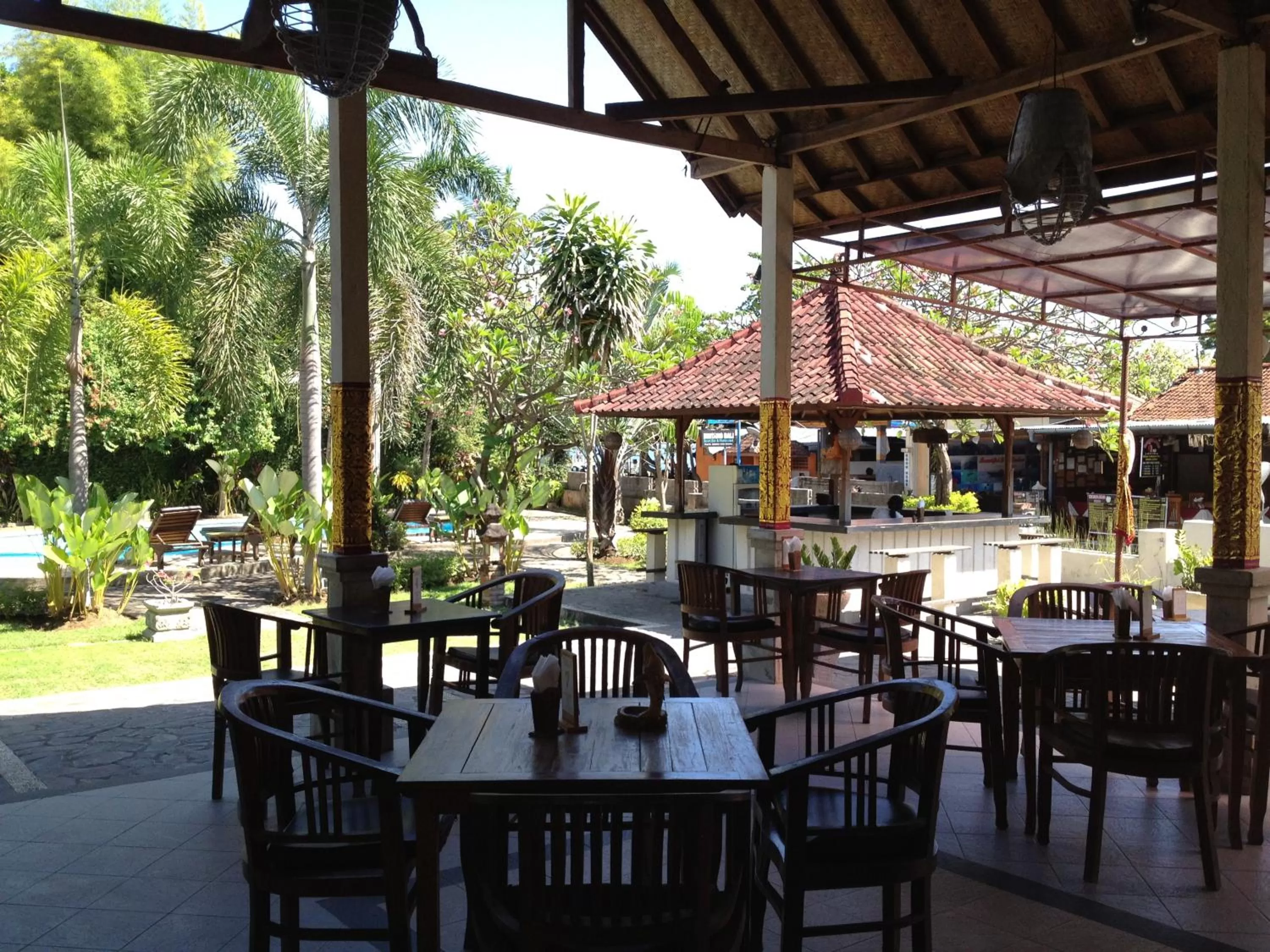 Restaurant/places to eat in Astina Hotel