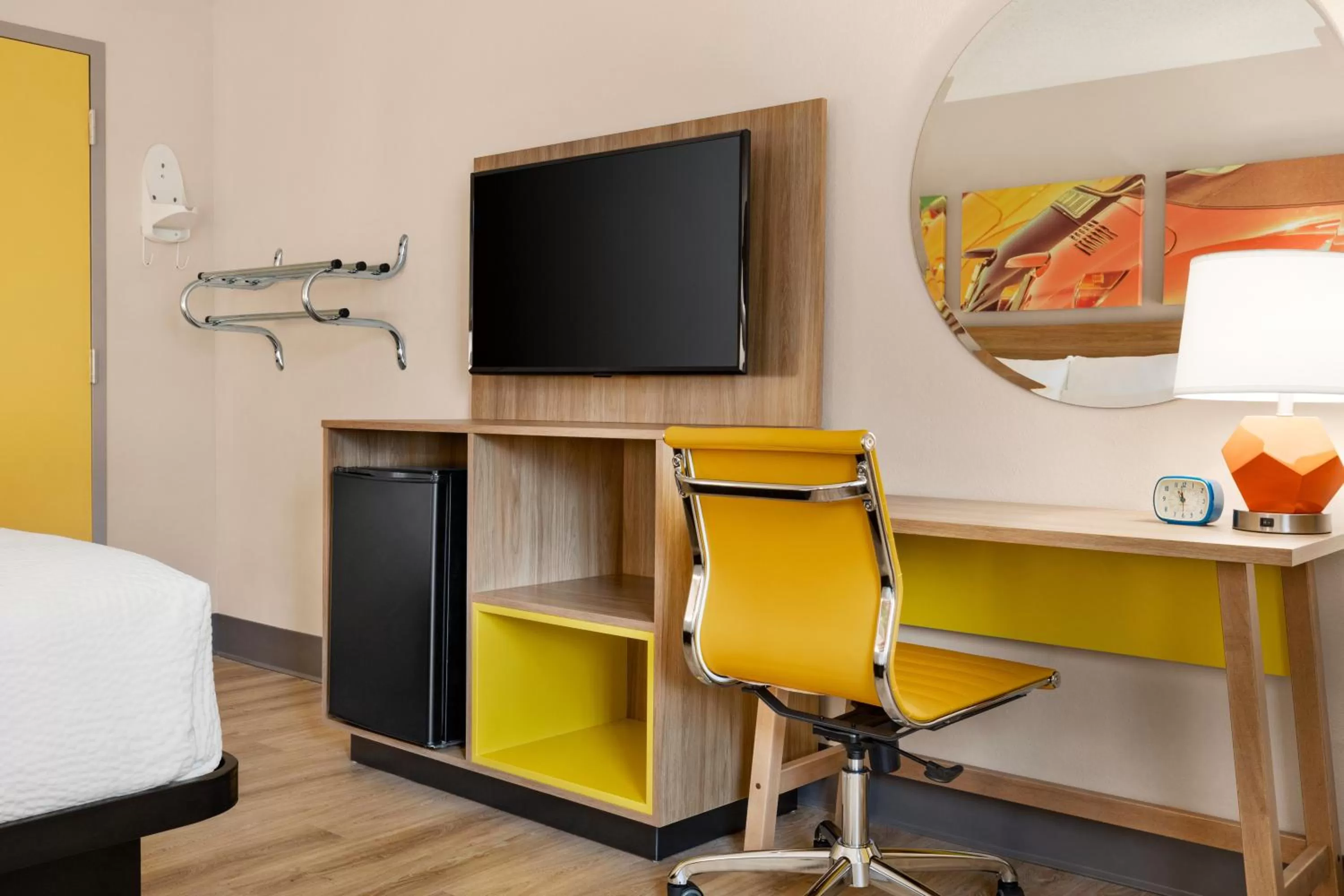 TV and multimedia, Bed in Hotel Bo, a Days Inn by Wyndham Chattanooga Downtown