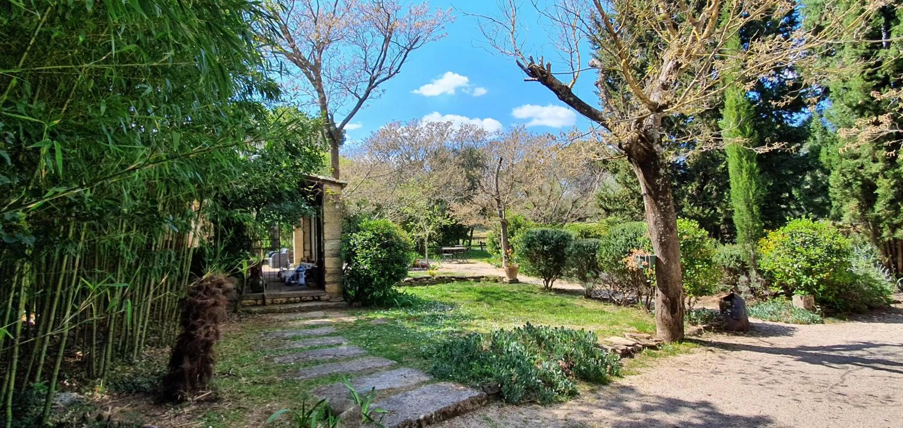 Garden in Aux berges du pont du gard