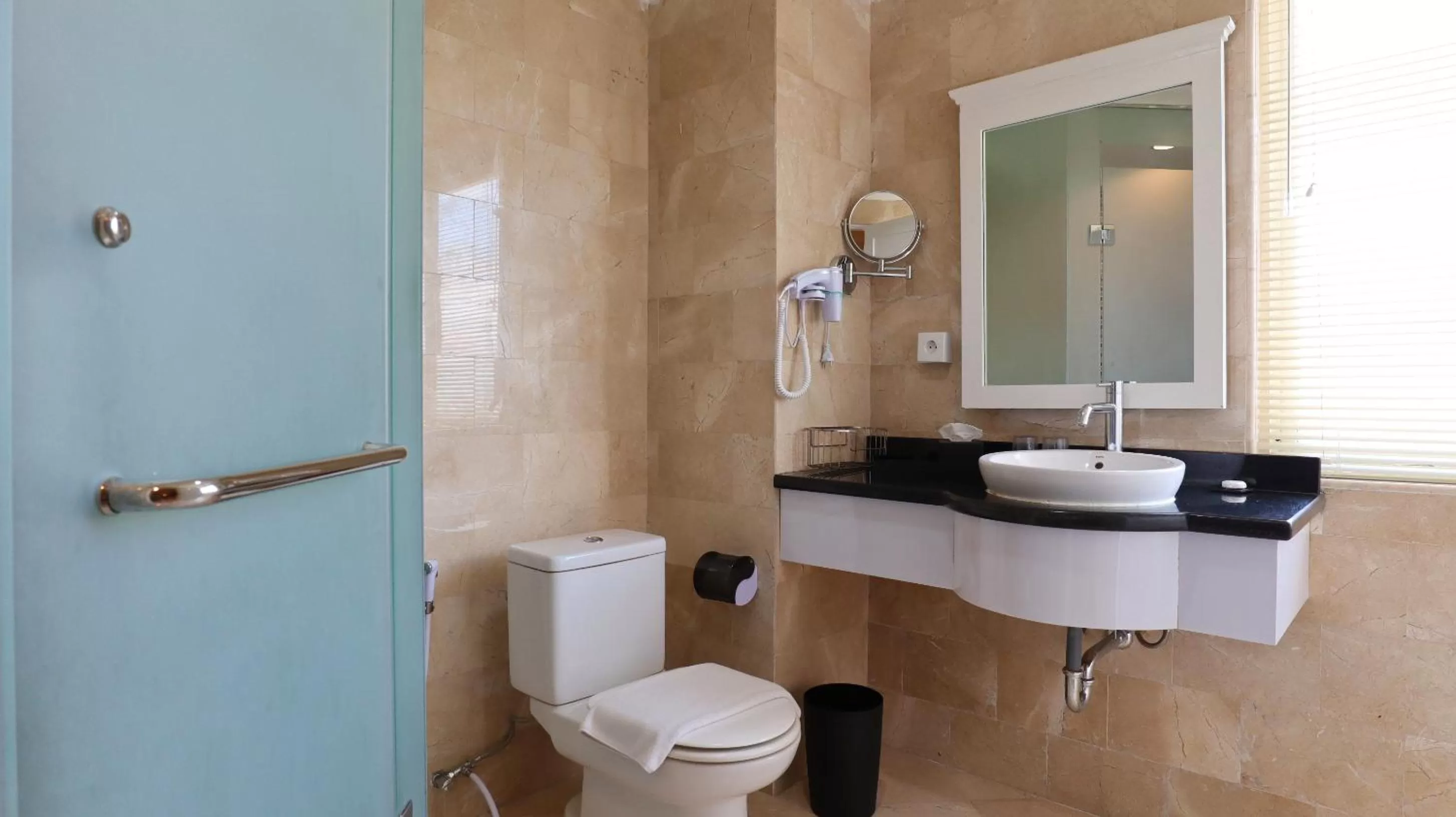 Bathroom in Vue Palace, ARTOTEL Curated