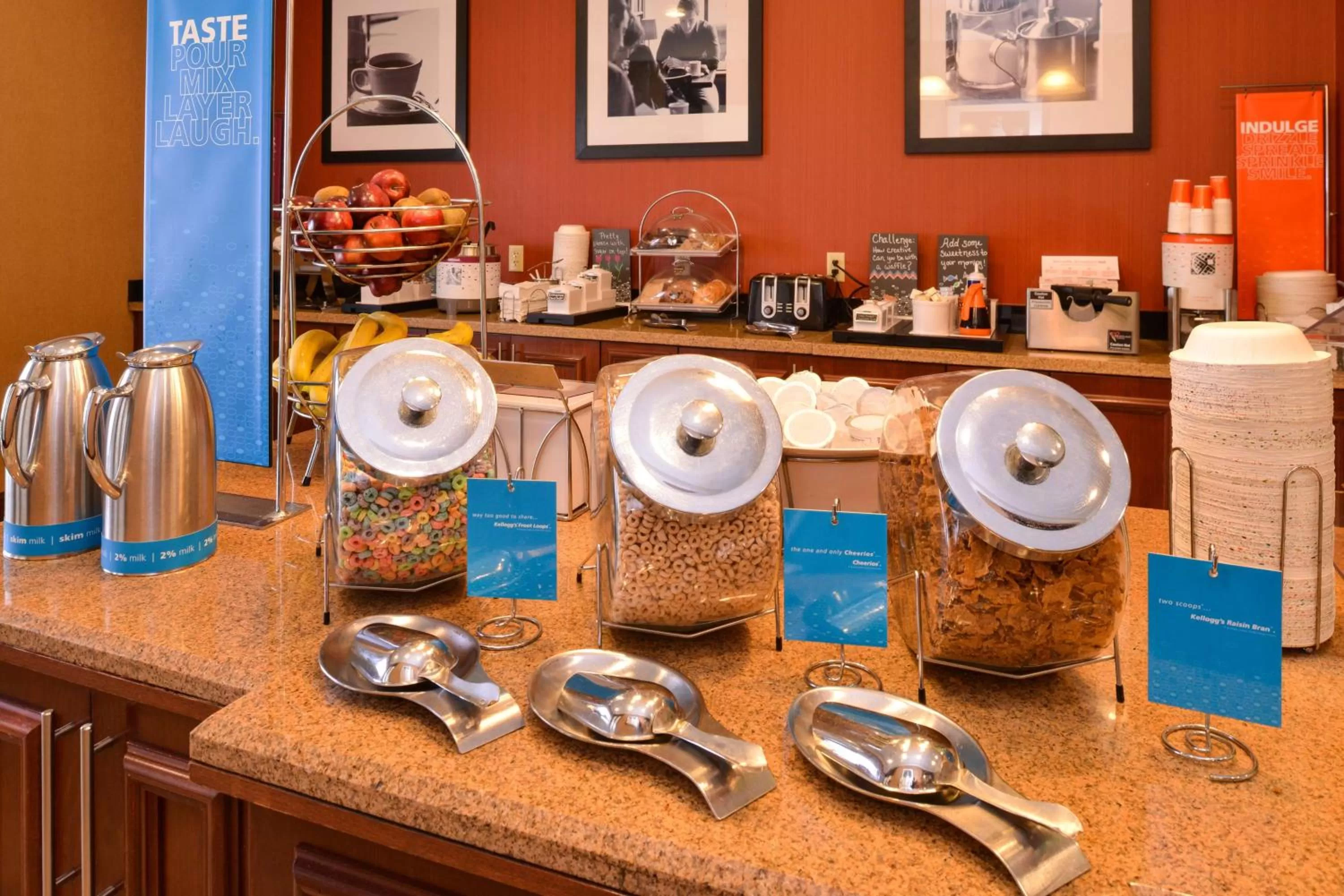 Breakfast in Hampton Inn by Hilton Litchfield