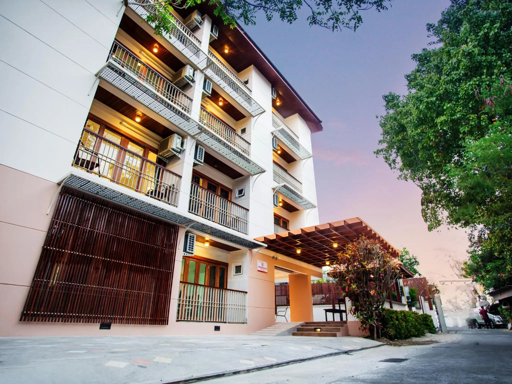 Property building in Rendezvous Classic House