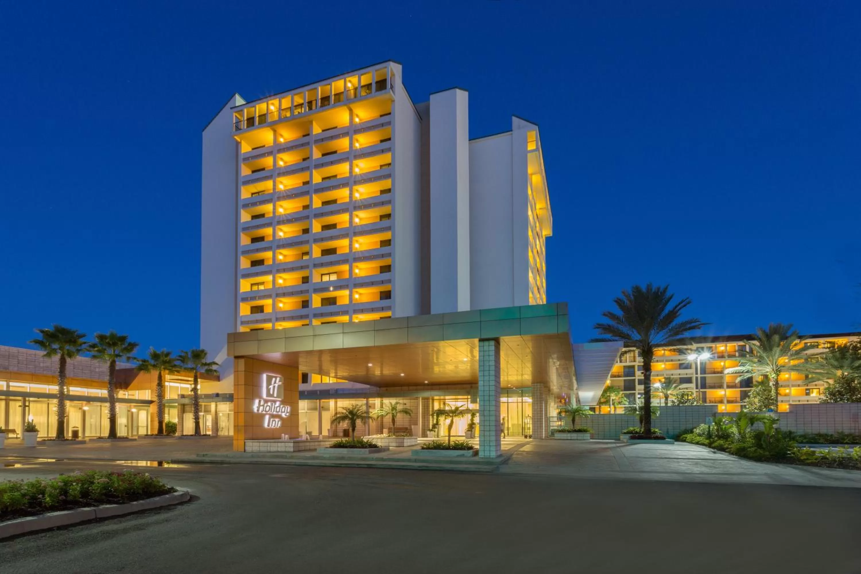 Property building in Holiday Inn Orlando – Disney Springs® Area by IHG