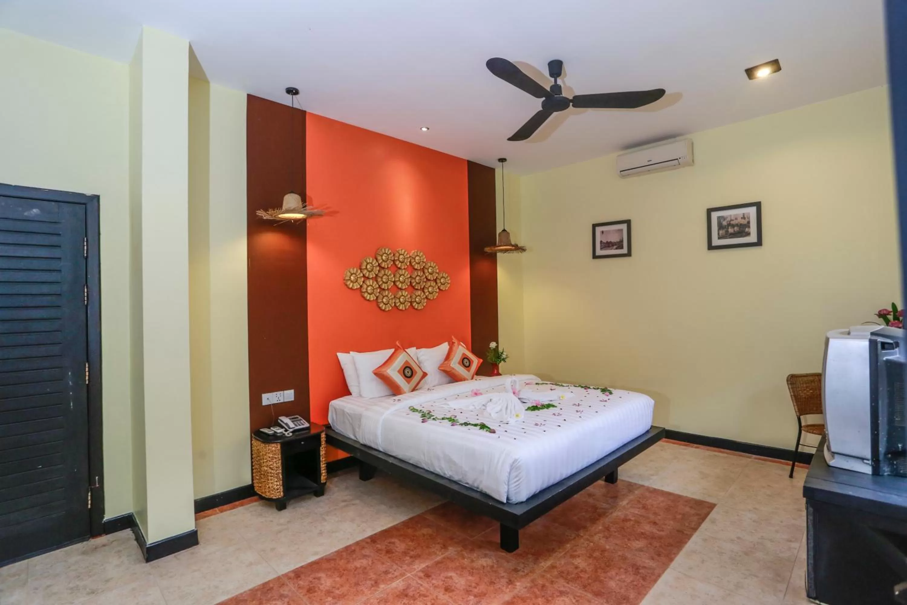 Bed in Home Indochine d'Angkor Hotel