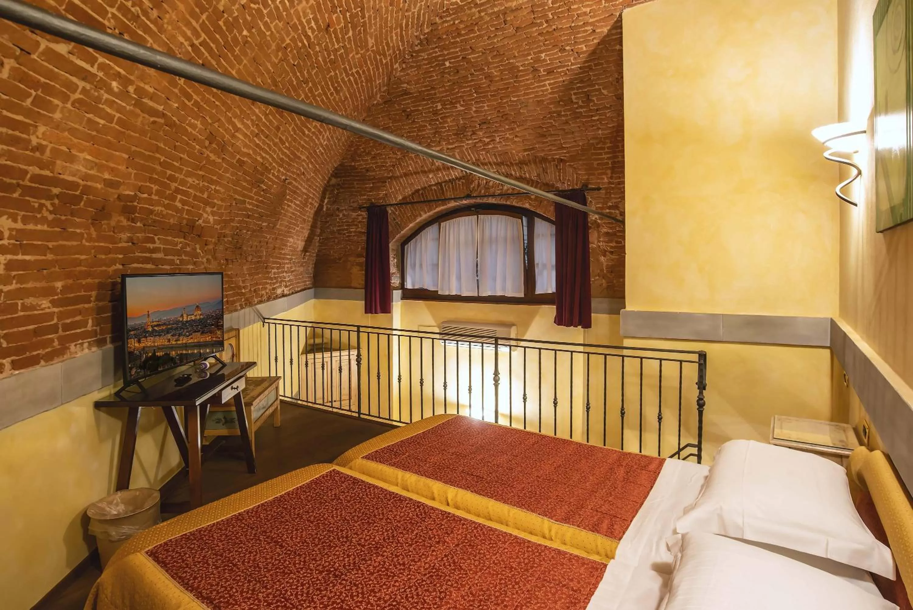 Bed in Hotel Alba Palace