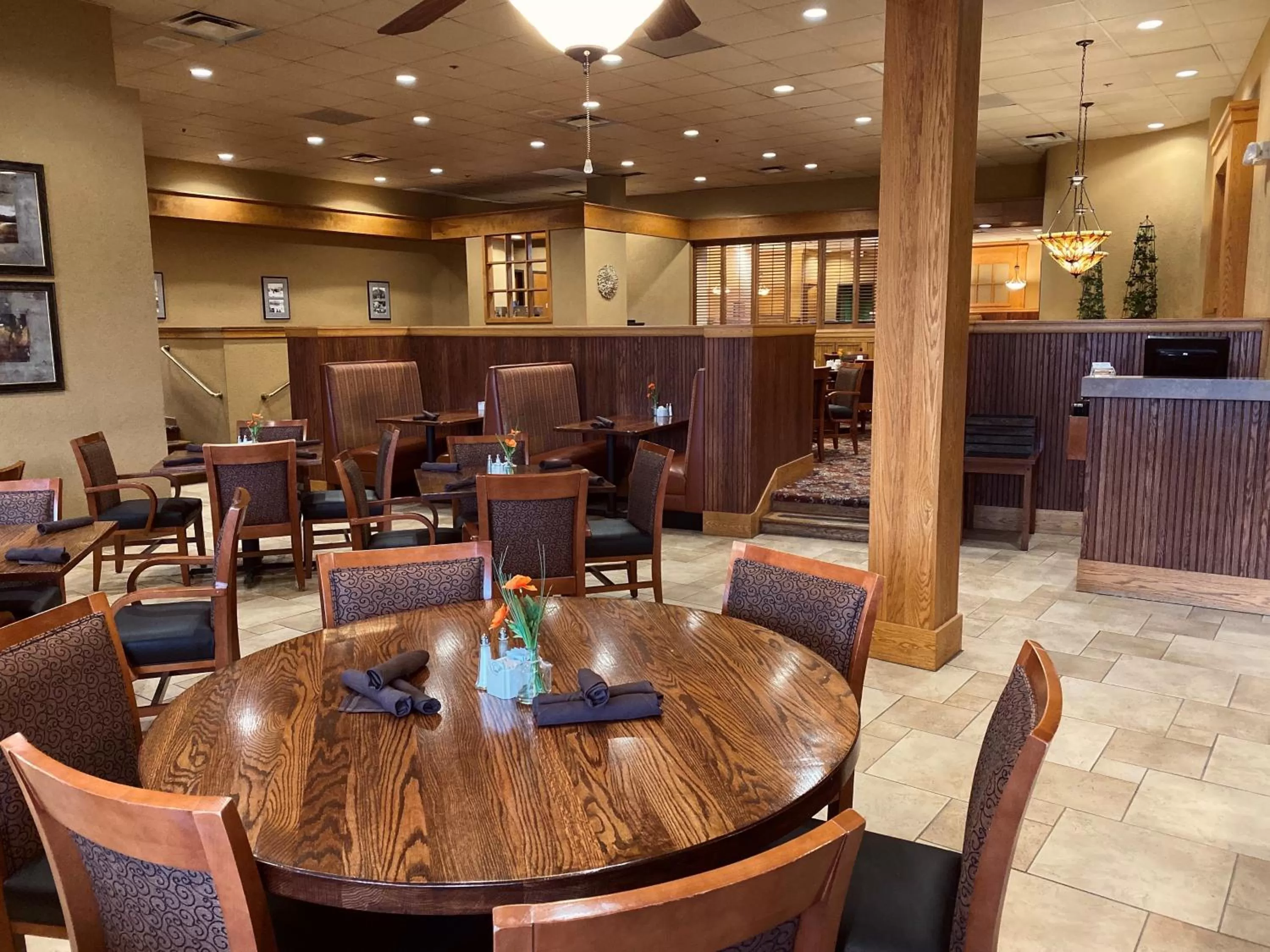 Restaurant/places to eat in Ramkota Hotel Pierre