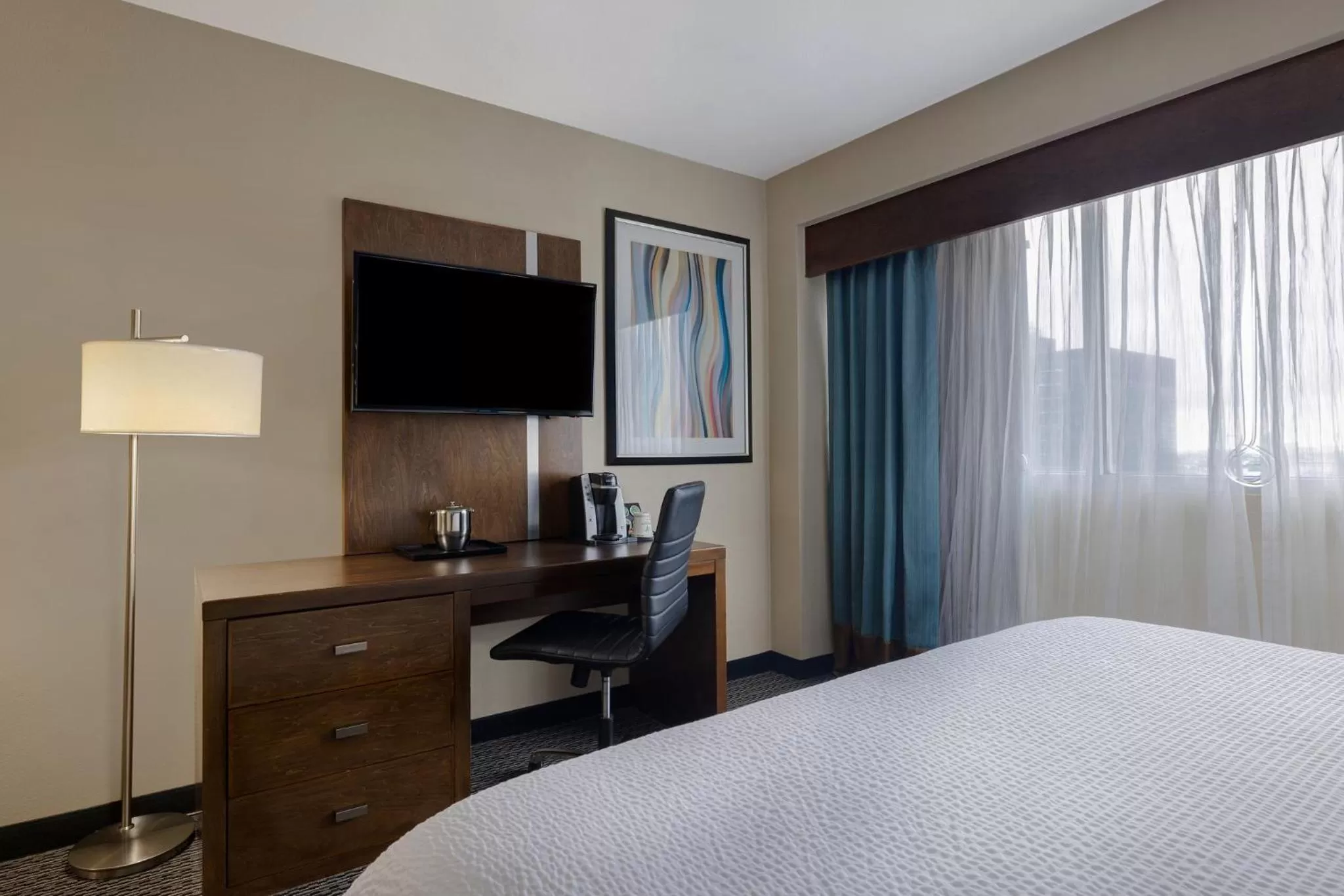 Photo of the whole room, Bed in Holiday Inn Houston Downtown by IHG