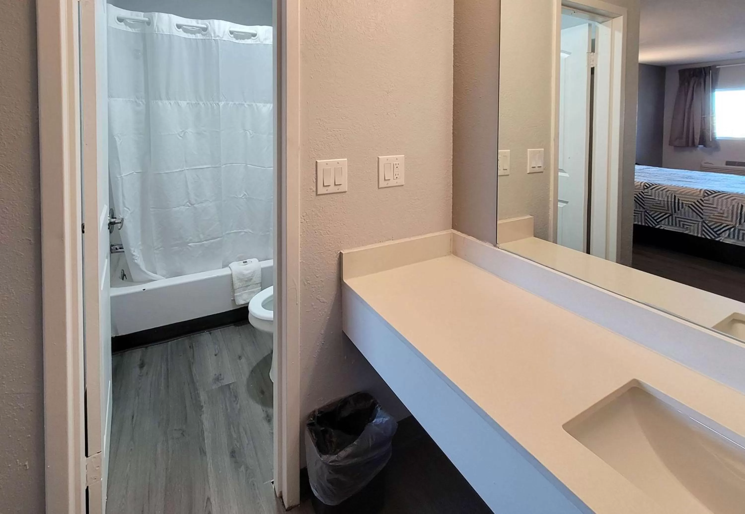 Bathroom in Motel 6 Wichita KS South I35