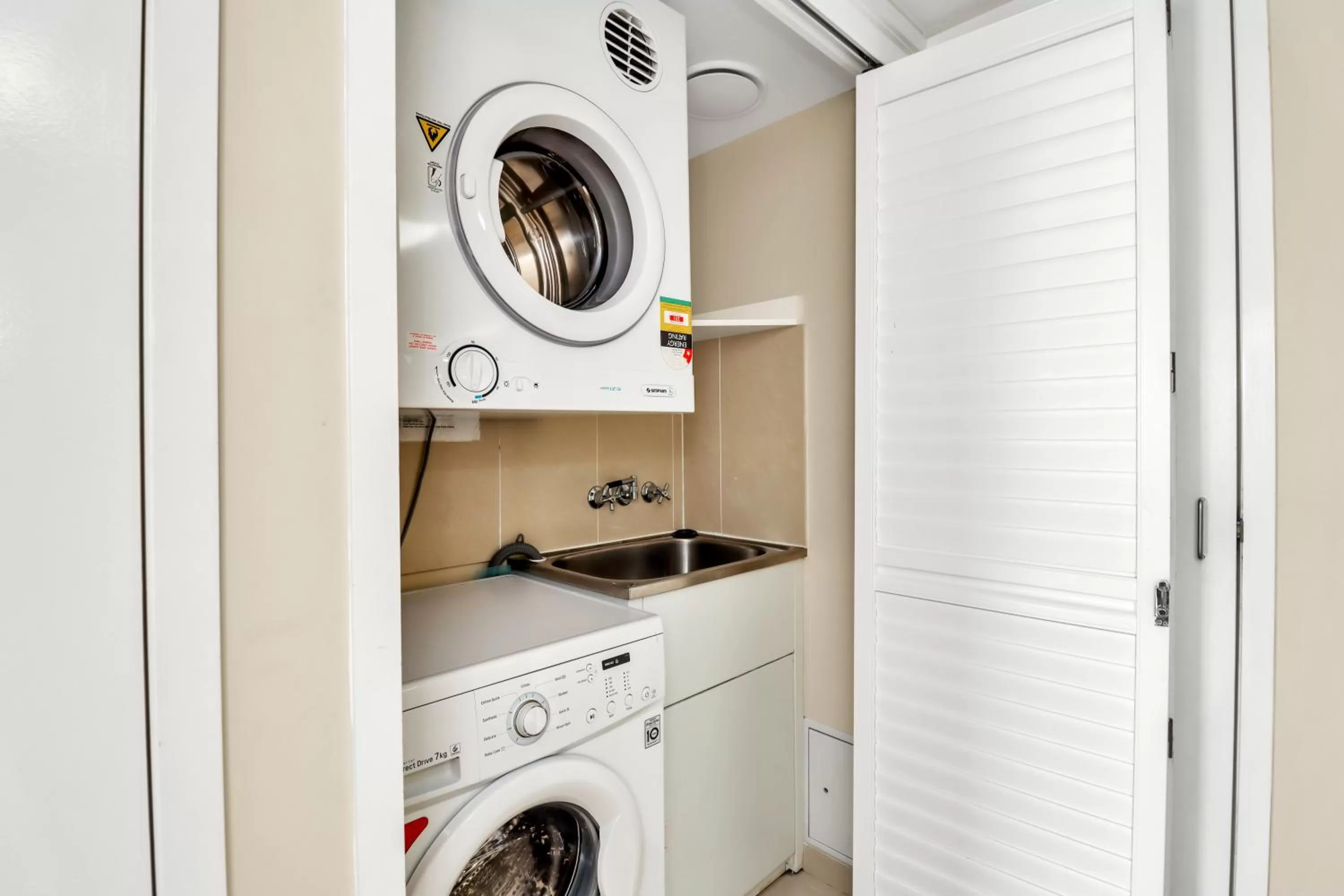 Kitchen/Kitchenette in Eden by the Bay