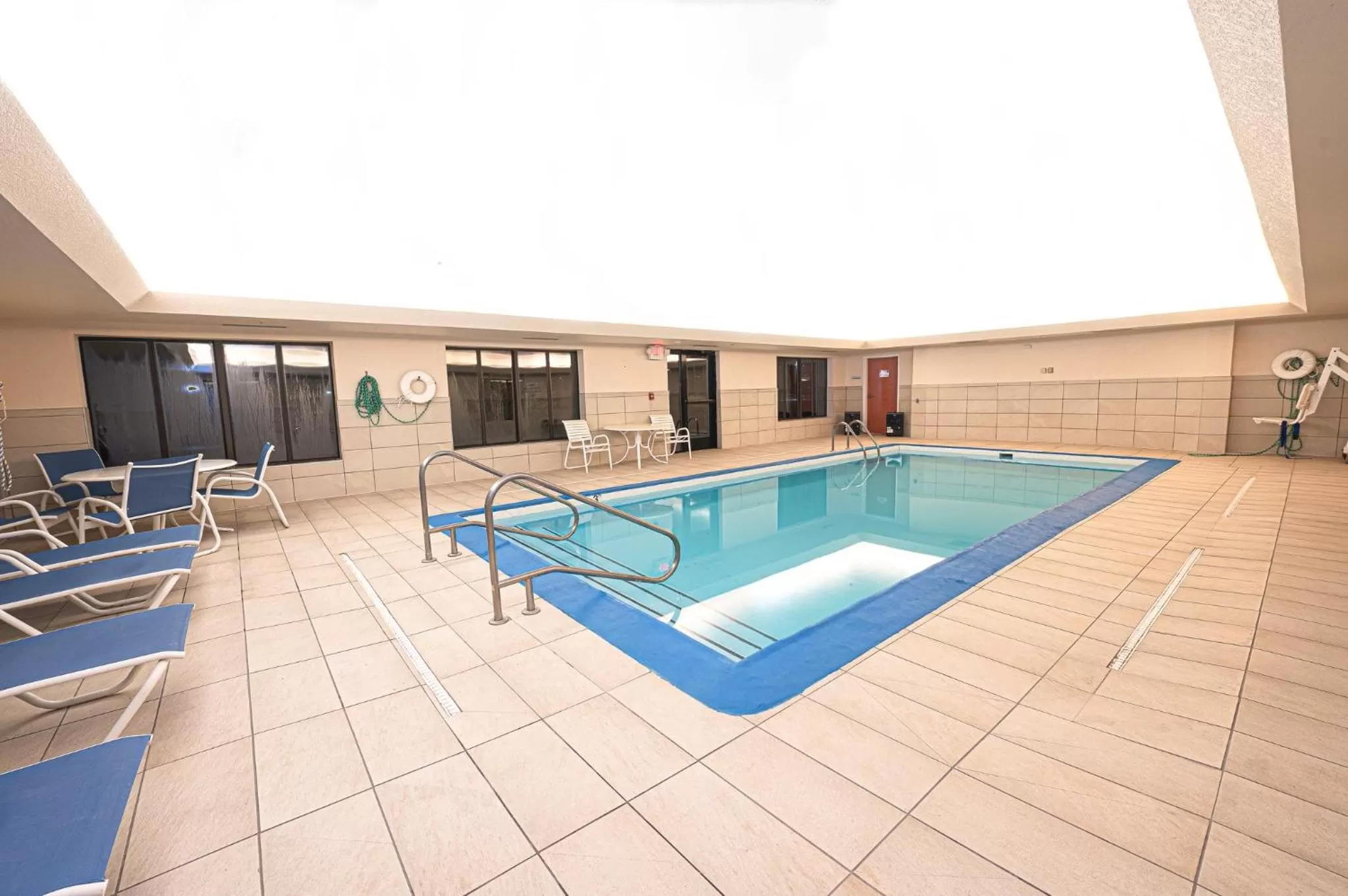 Swimming pool in Holiday Inn Express Hotel & Suites East Lansing by IHG